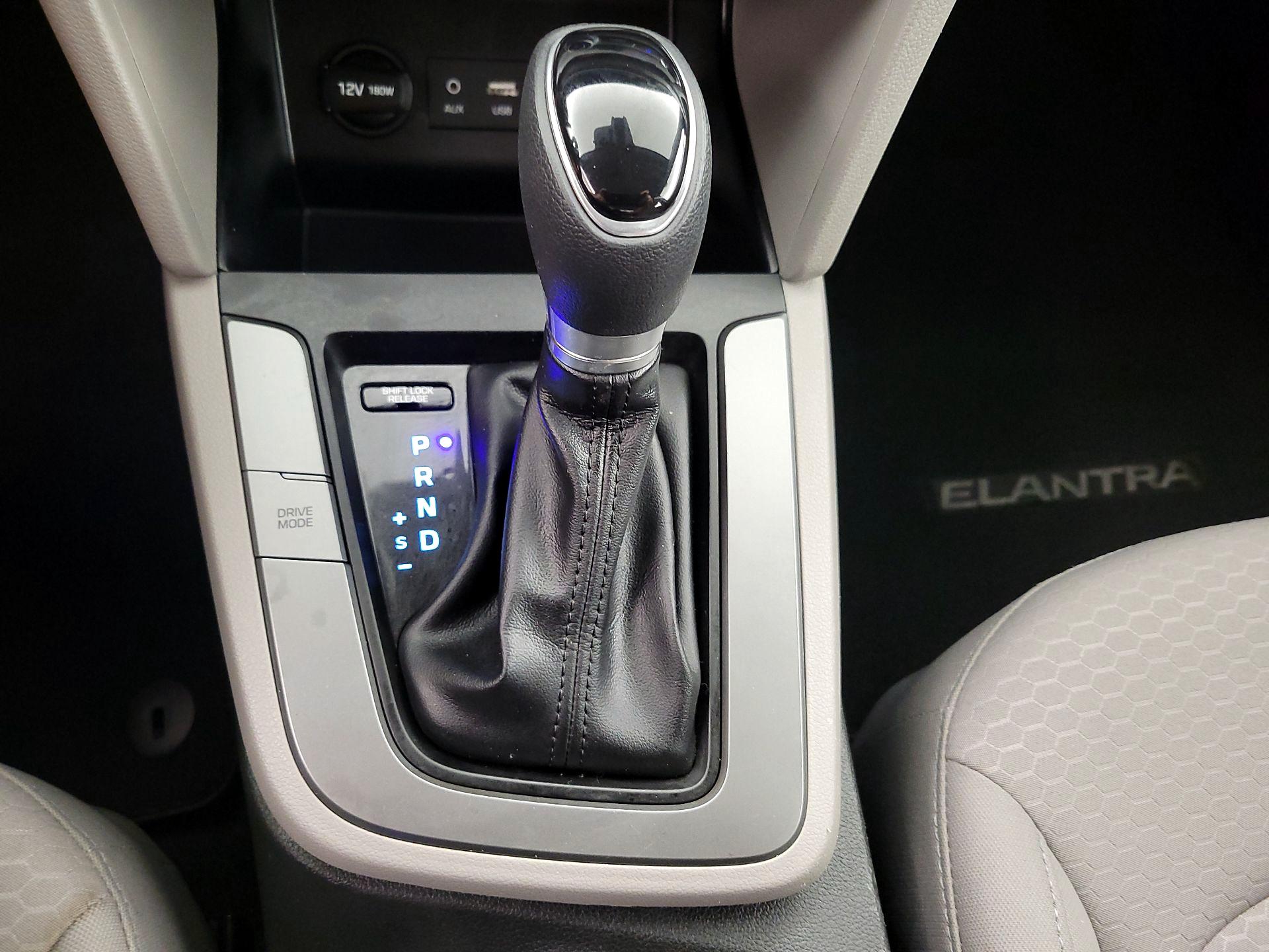Thumbnail: 2020 Hyundai Elantra - 17