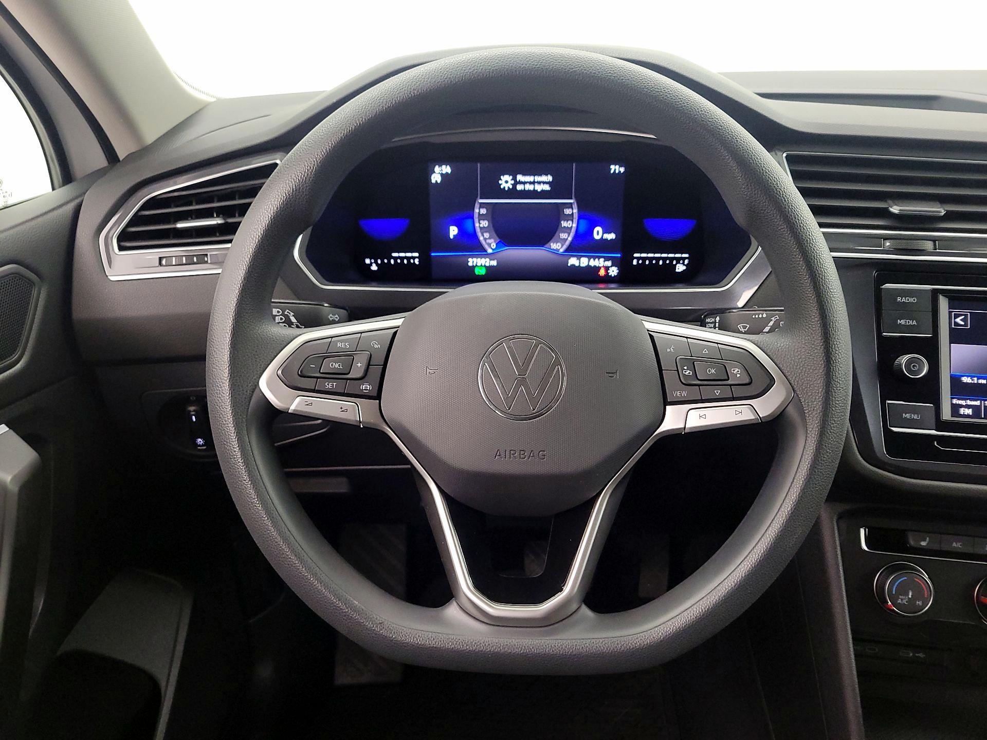 Thumbnail: 2022 Volkswagen Tiguan - 10