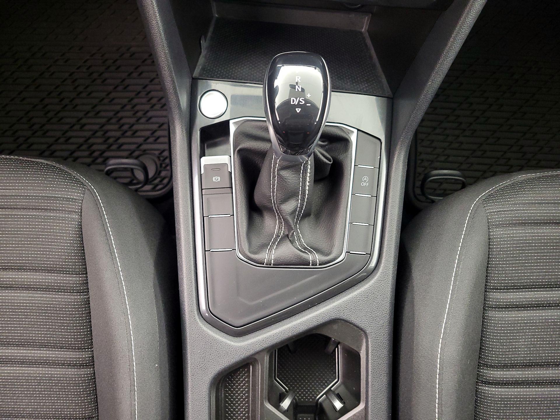 Thumbnail: 2022 Volkswagen Tiguan - 17