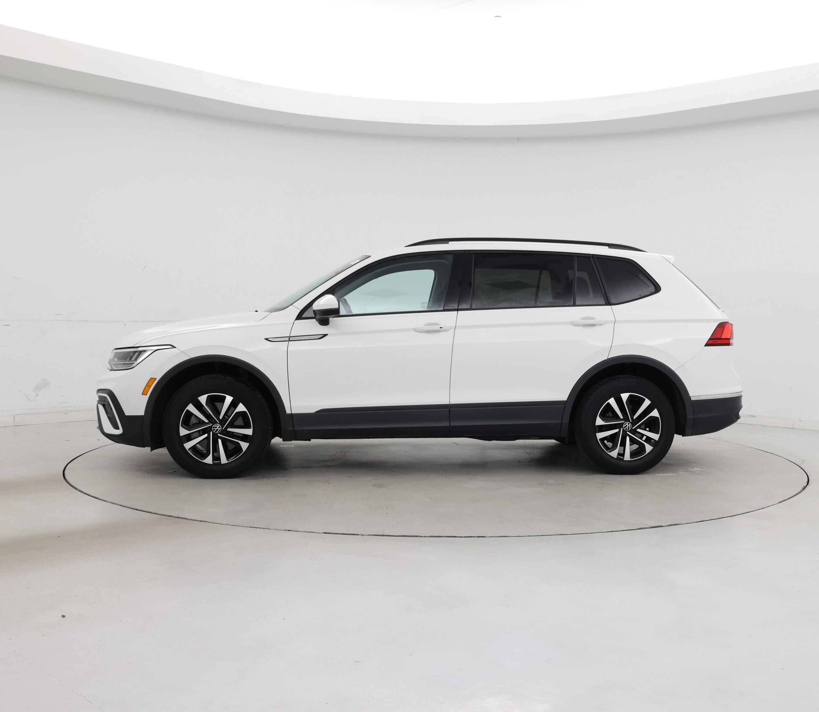 Thumbnail: 2022 Volkswagen Tiguan - 3