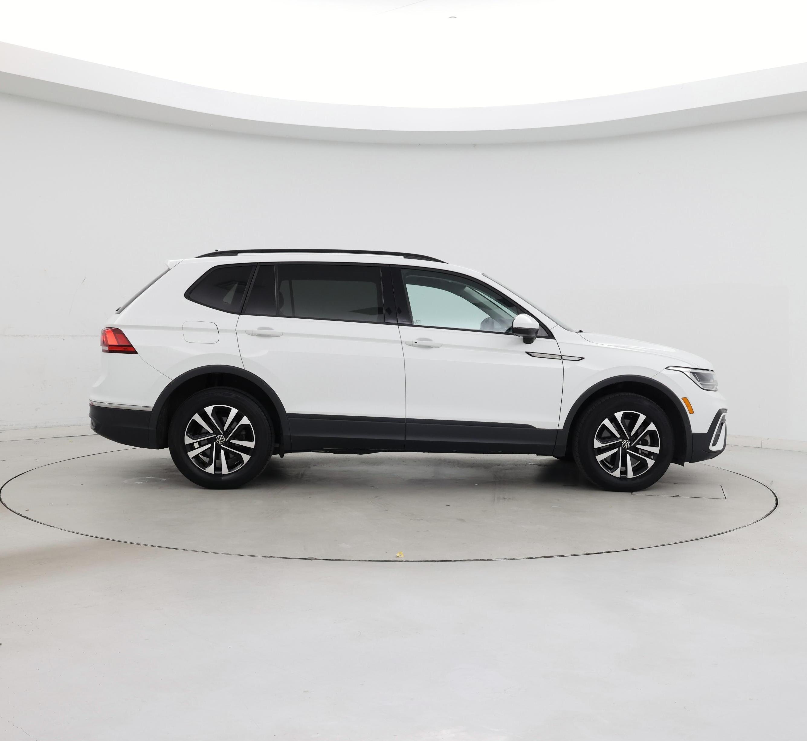 Thumbnail: 2022 Volkswagen Tiguan - 7