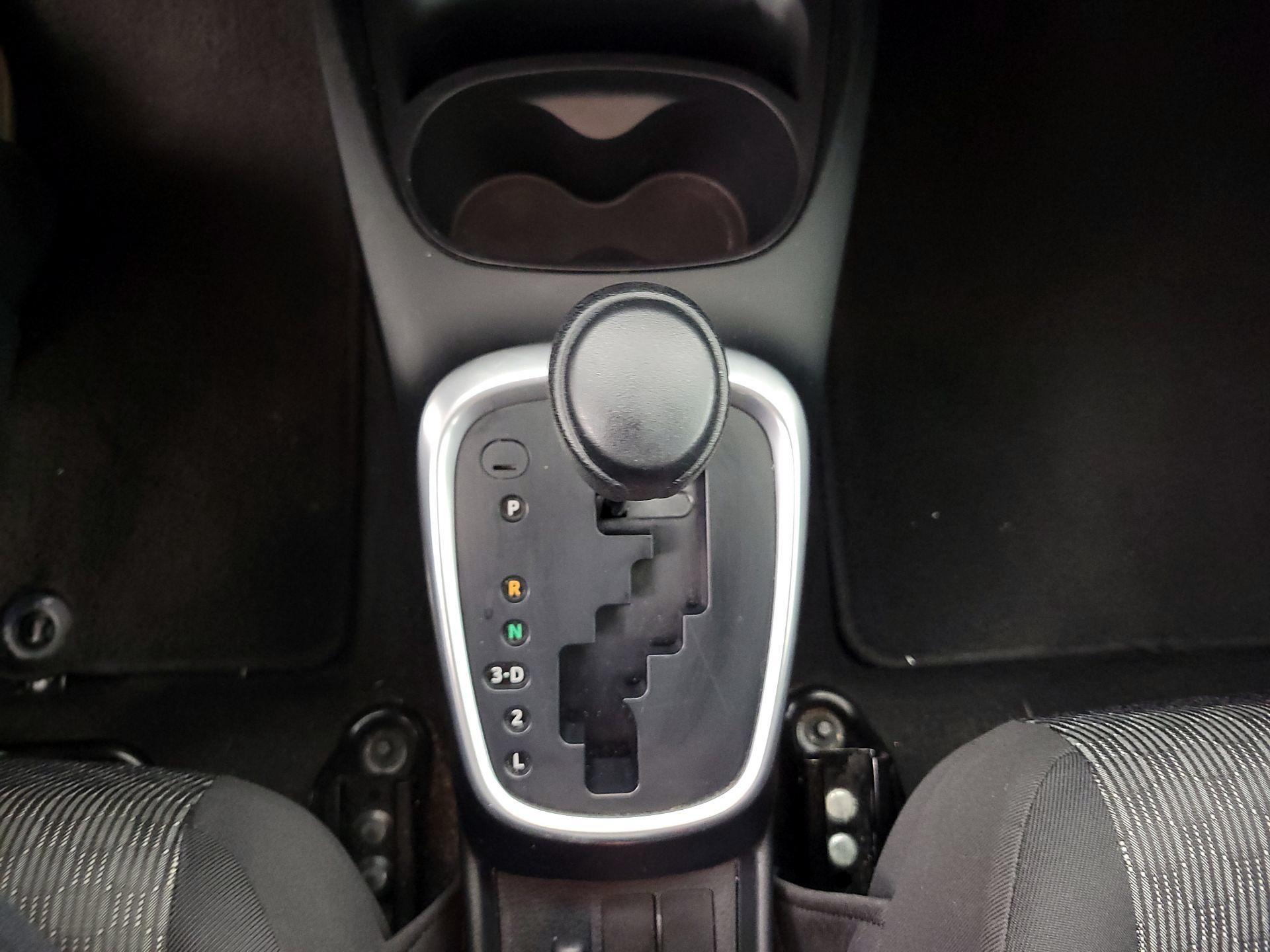 Thumbnail: 2017 Toyota Yaris - 16