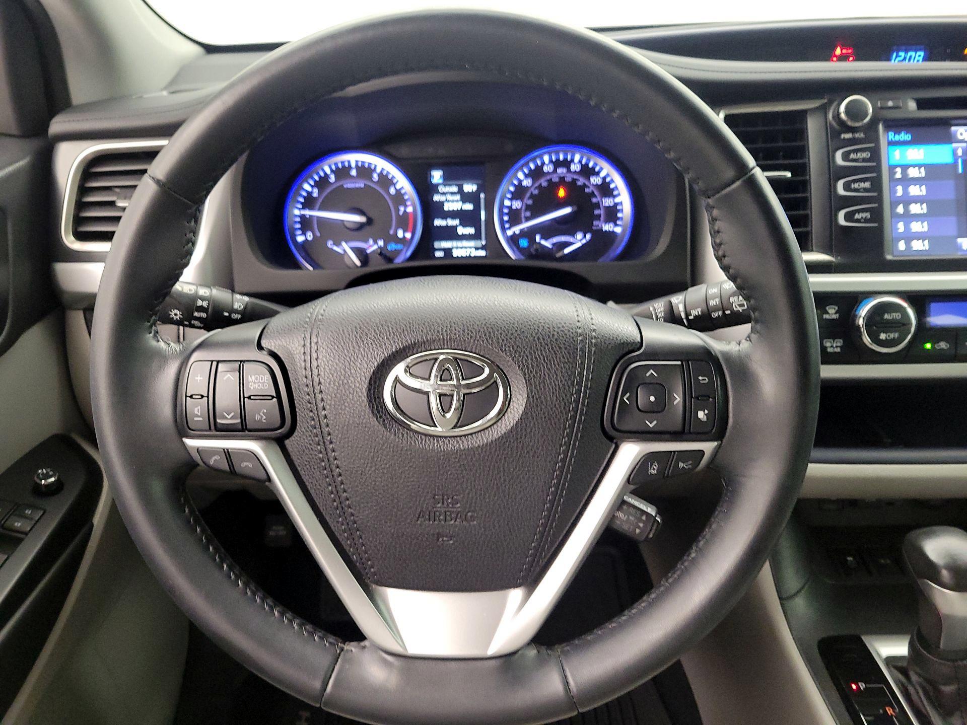 Thumbnail: 2019 Toyota Highlander - 10