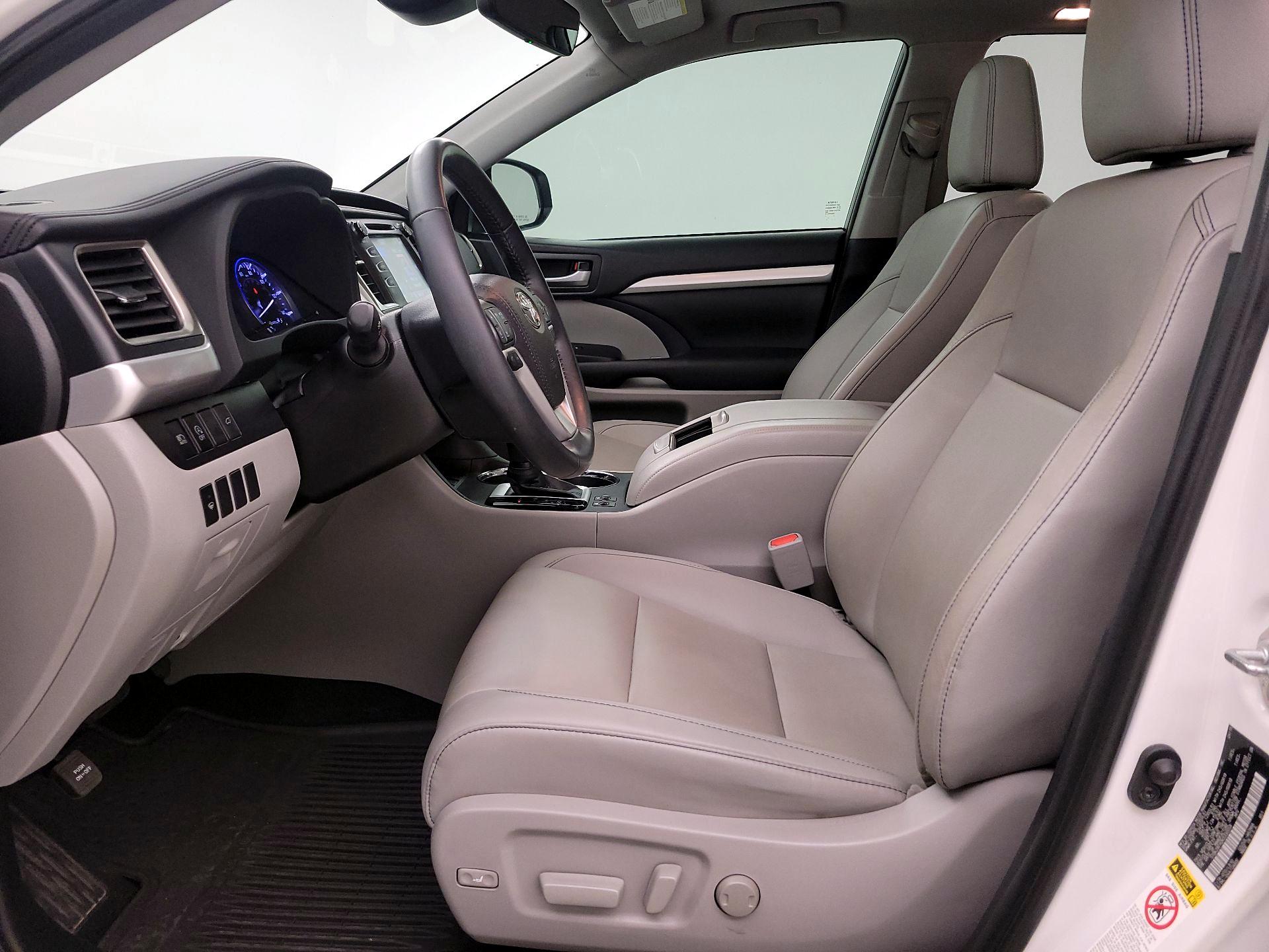 Thumbnail: 2019 Toyota Highlander - 11