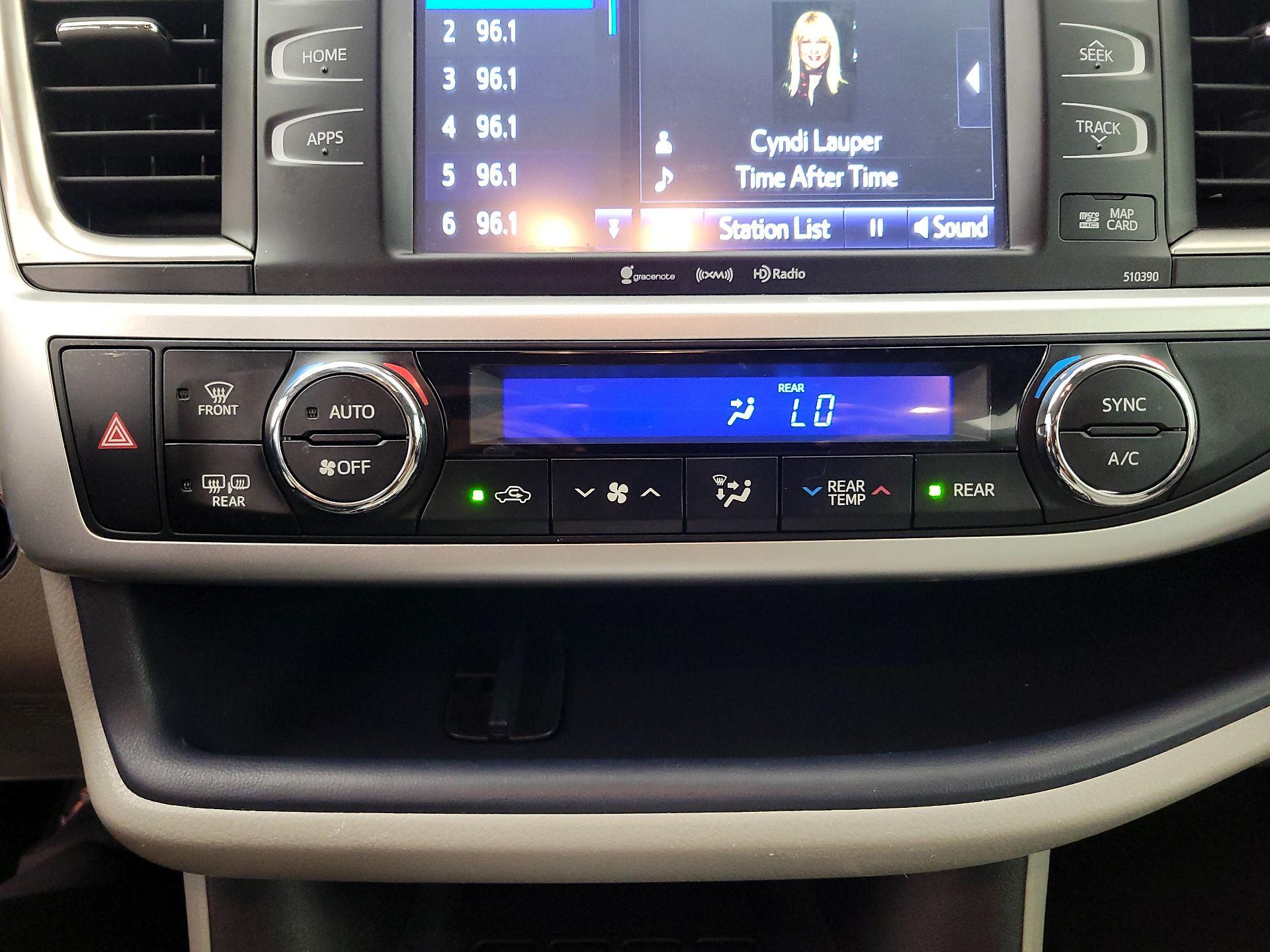 Thumbnail: 2019 Toyota Highlander - 17