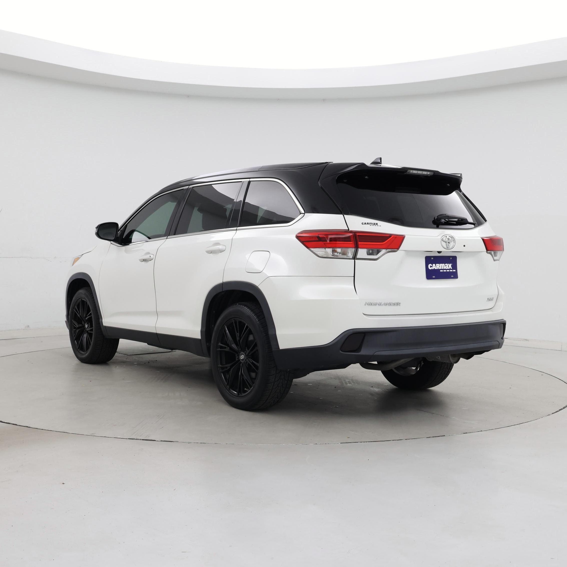 Thumbnail: 2019 Toyota Highlander - 2
