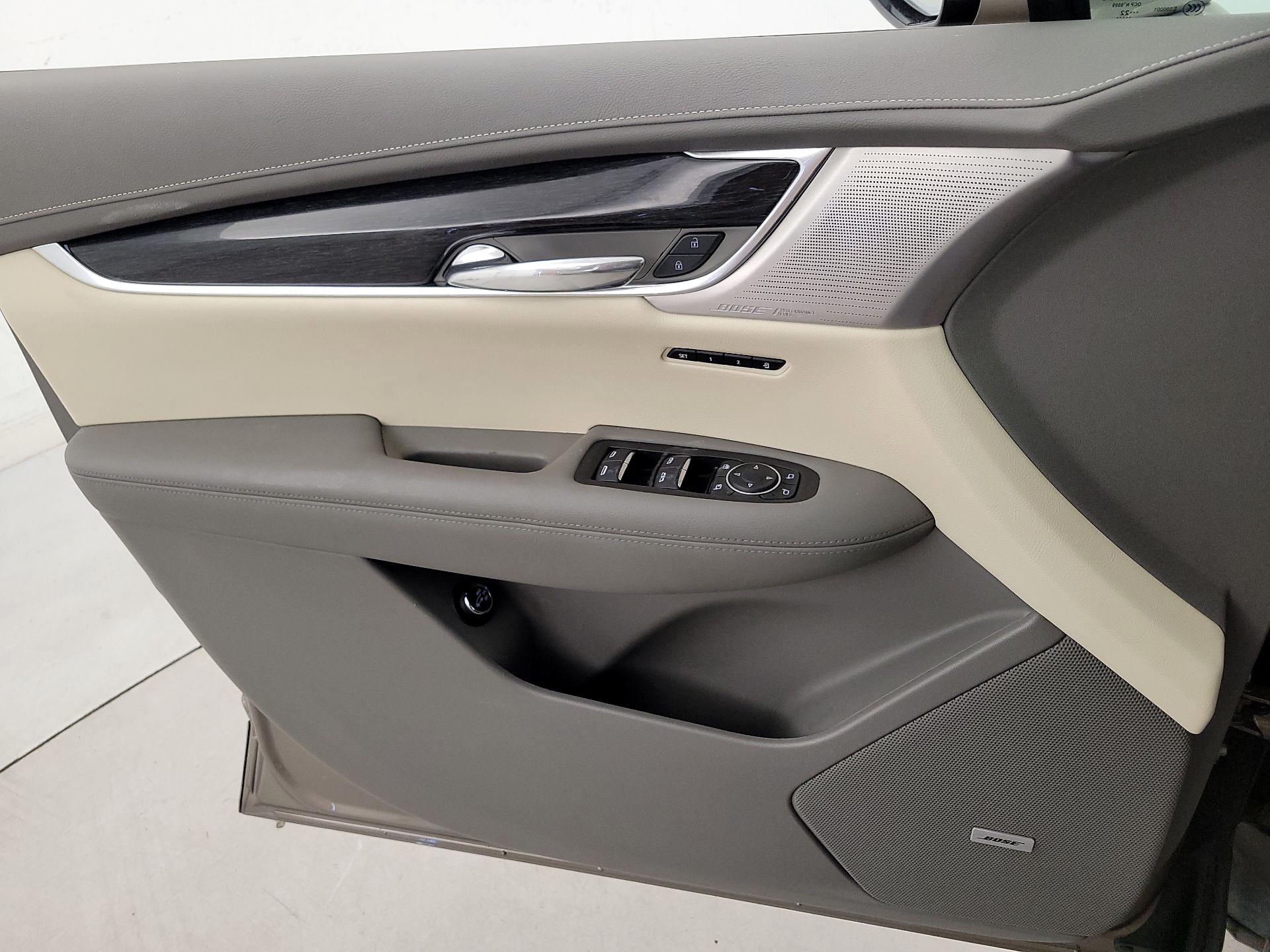 Thumbnail: 2023 Cadillac XT6 - 12