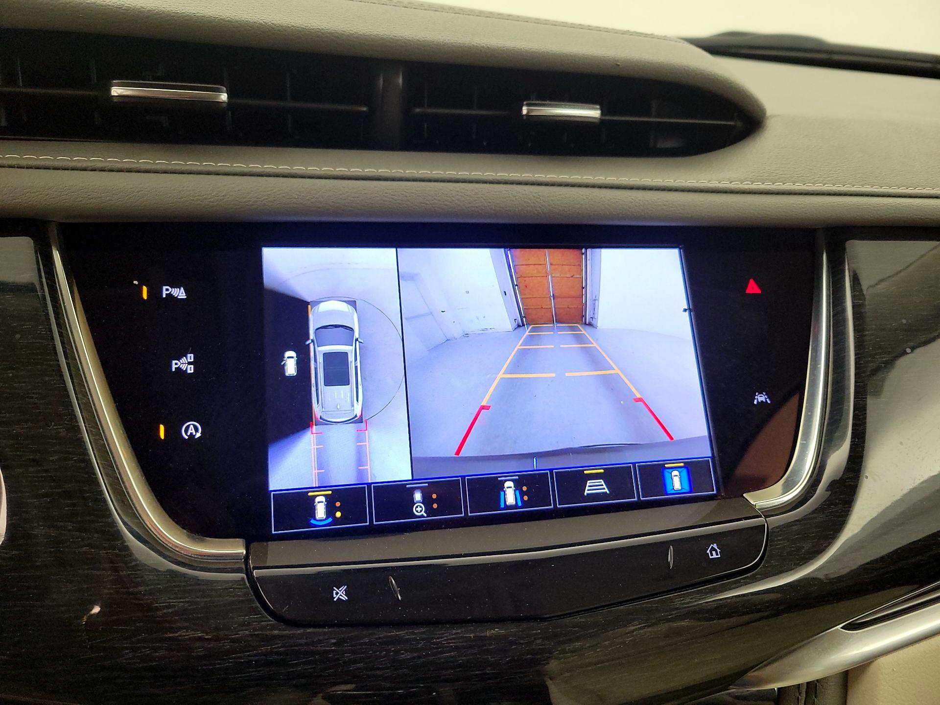 Thumbnail: 2023 Cadillac XT6 - 15