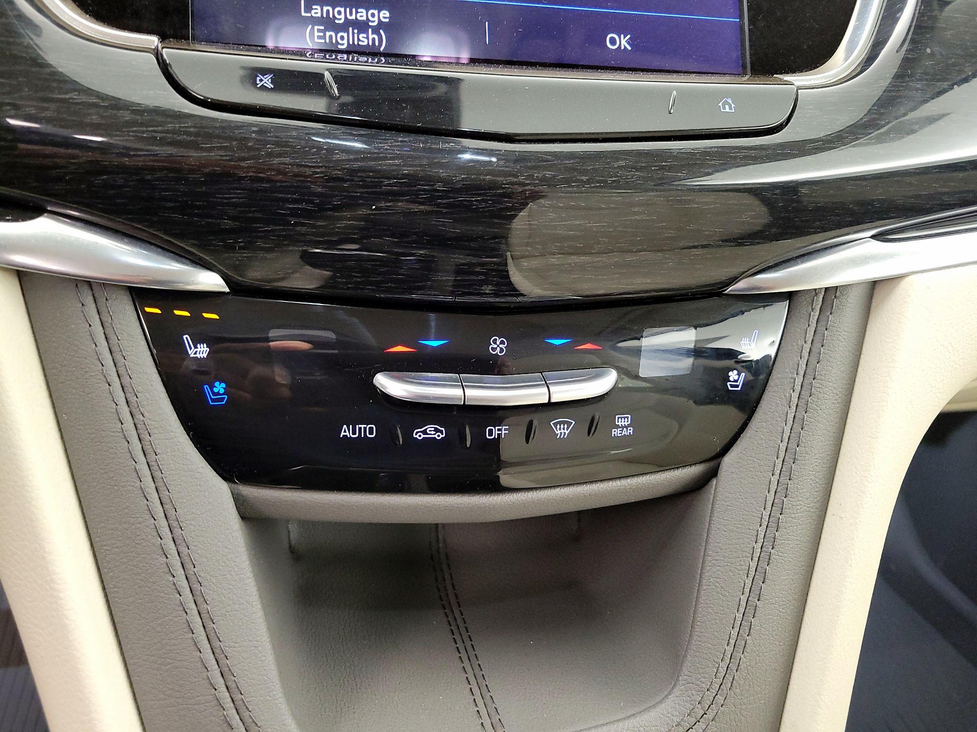 Thumbnail: 2023 Cadillac XT6 - 17