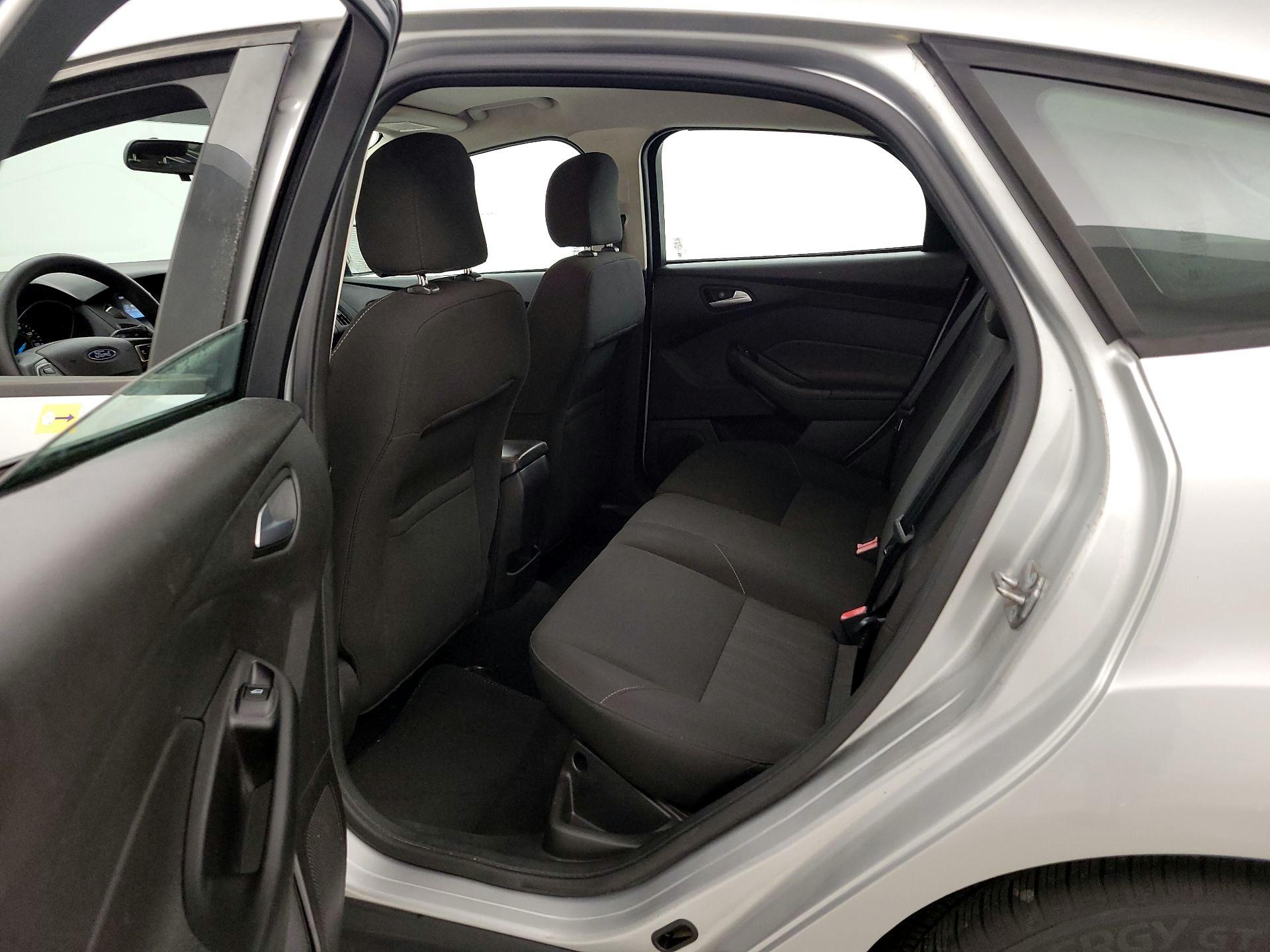 Thumbnail: 2015 Ford Focus - 19
