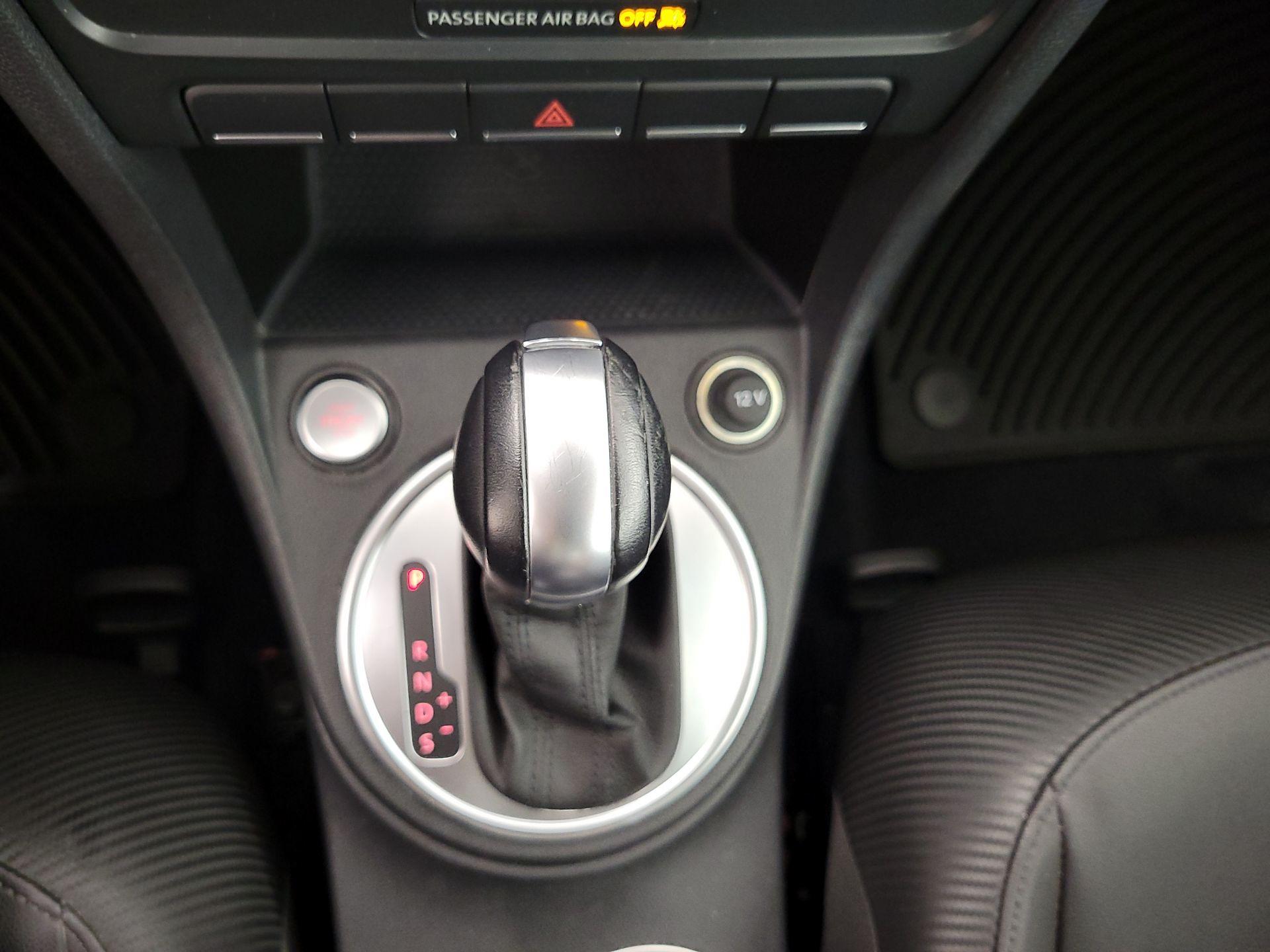 Thumbnail: 2018 Volkswagen Beetle - 17