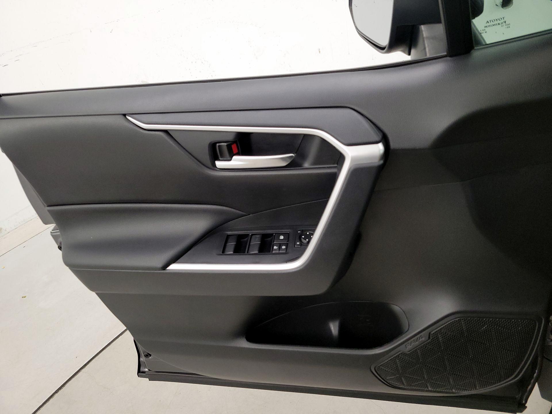 Thumbnail: 2021 Toyota RAV4 - 12