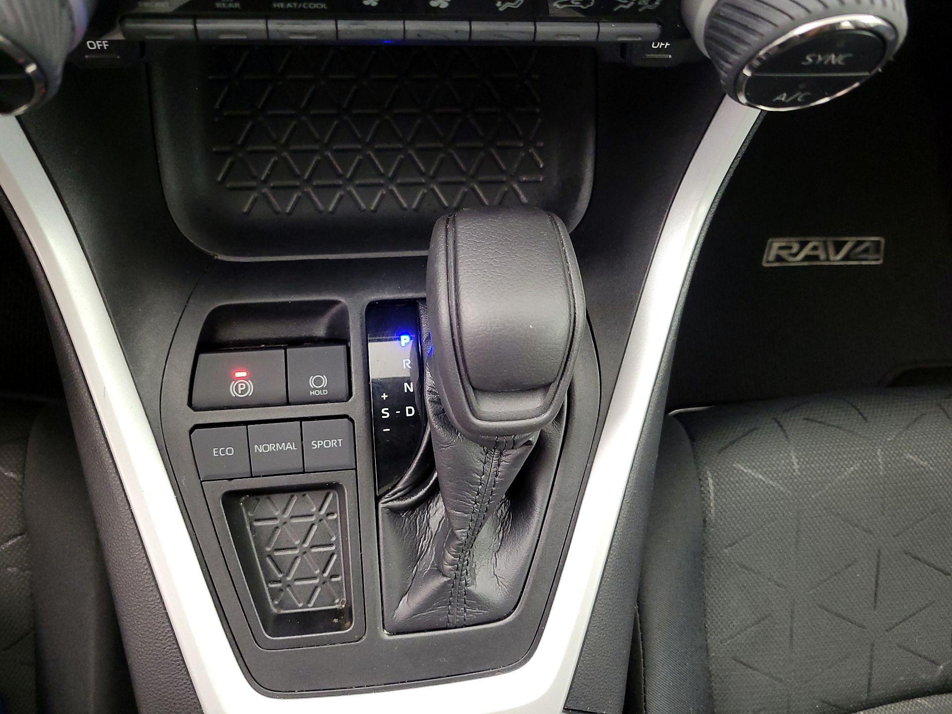 Thumbnail: 2021 Toyota RAV4 - 17