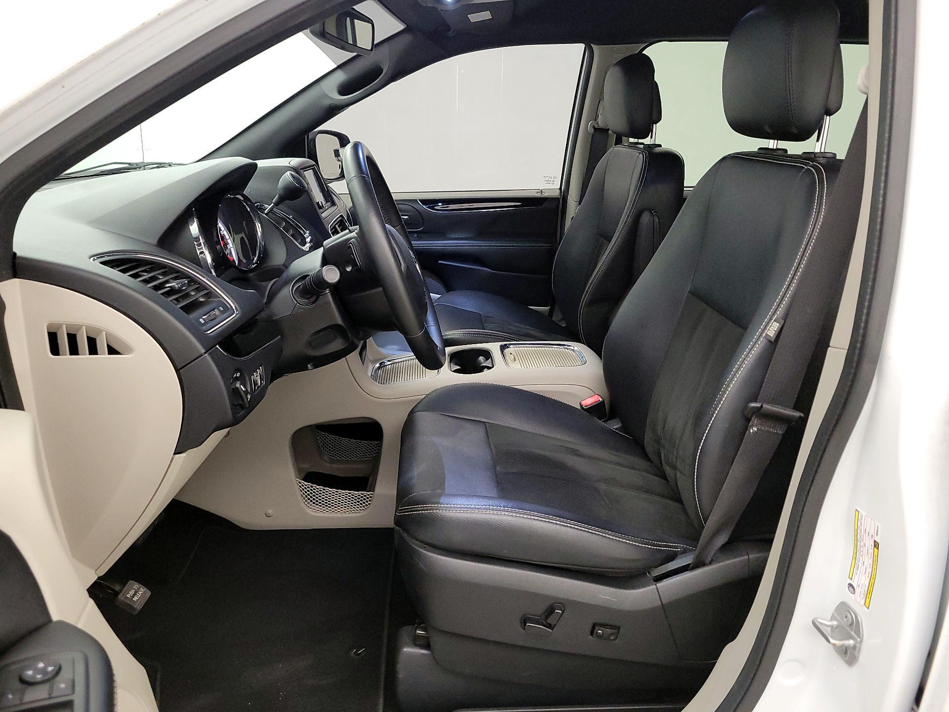 Thumbnail: 2019 Dodge Grand Caravan - 11