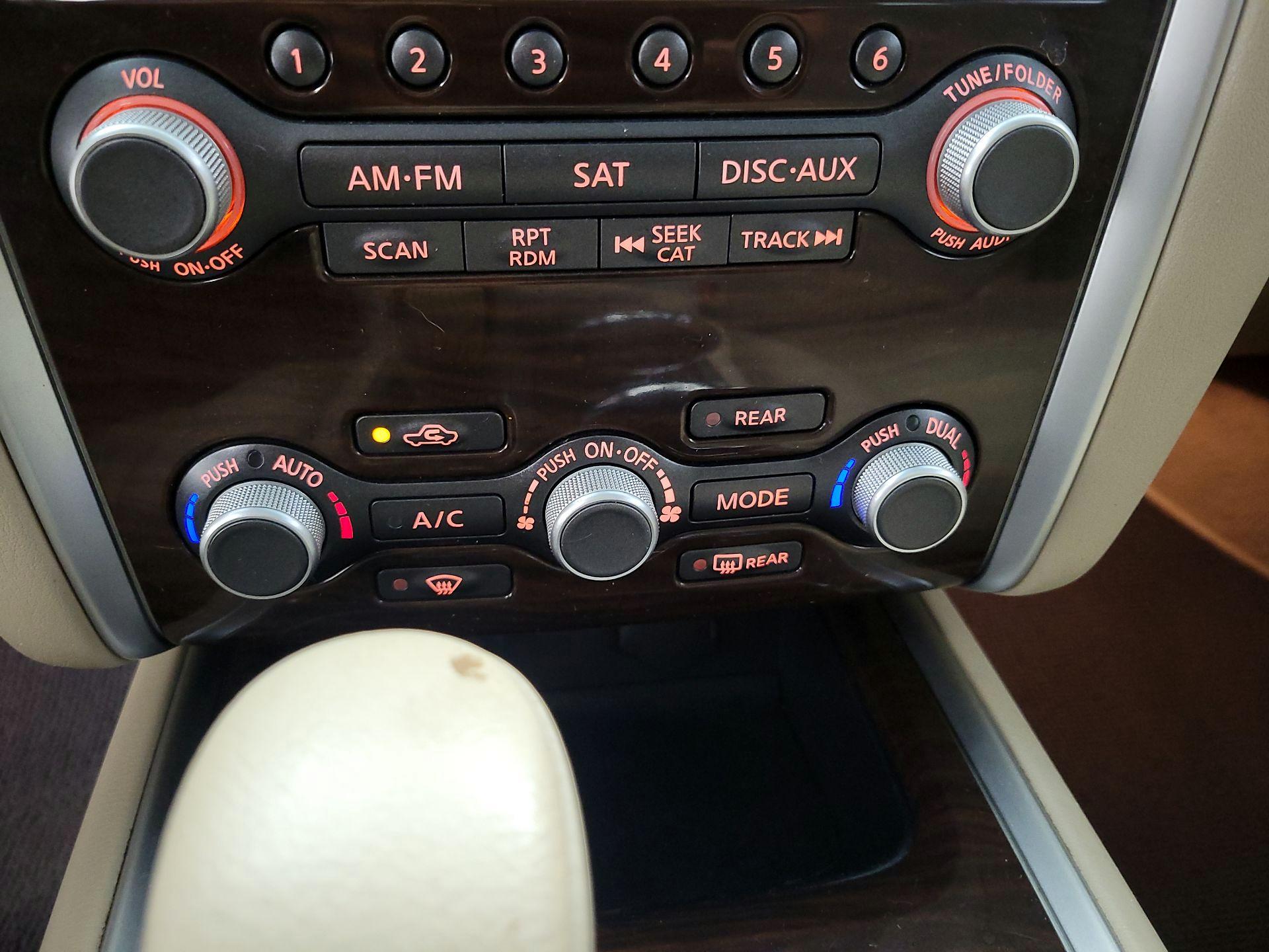 Thumbnail: 2015 Nissan Pathfinder - 17