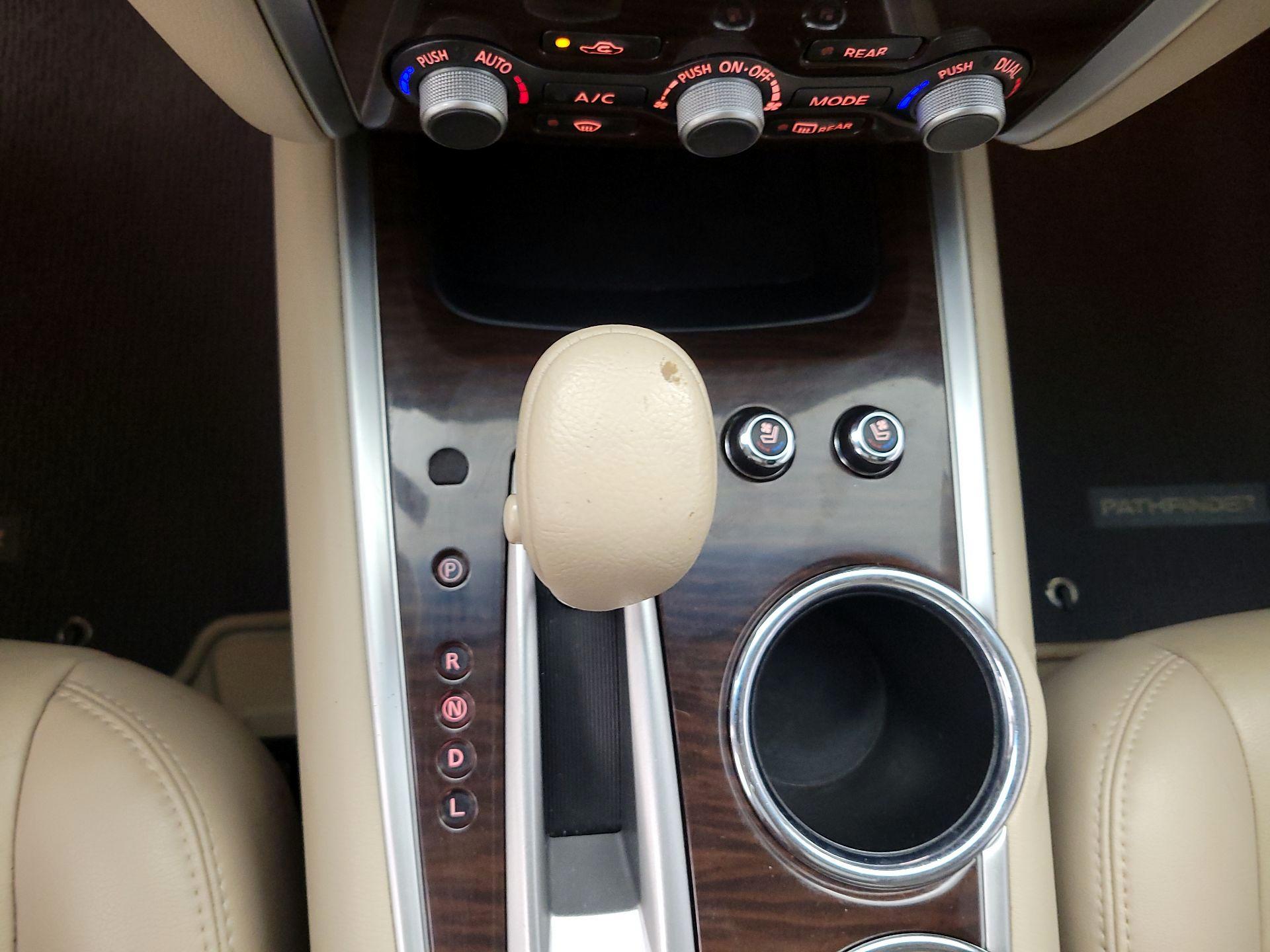 Thumbnail: 2015 Nissan Pathfinder - 18