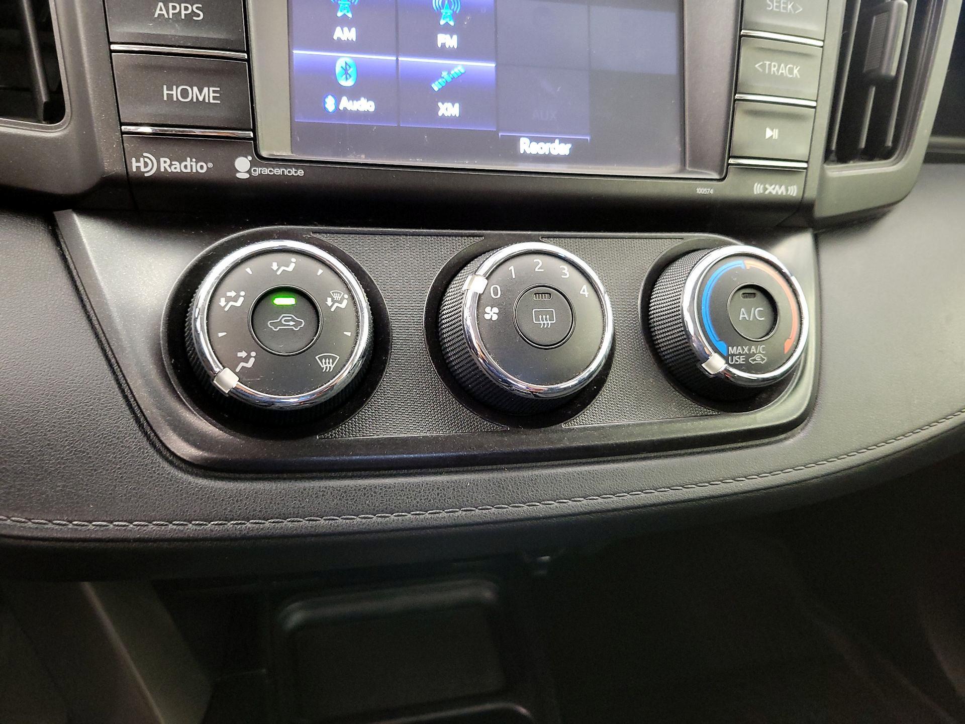 Thumbnail: 2016 Toyota RAV4 - 16
