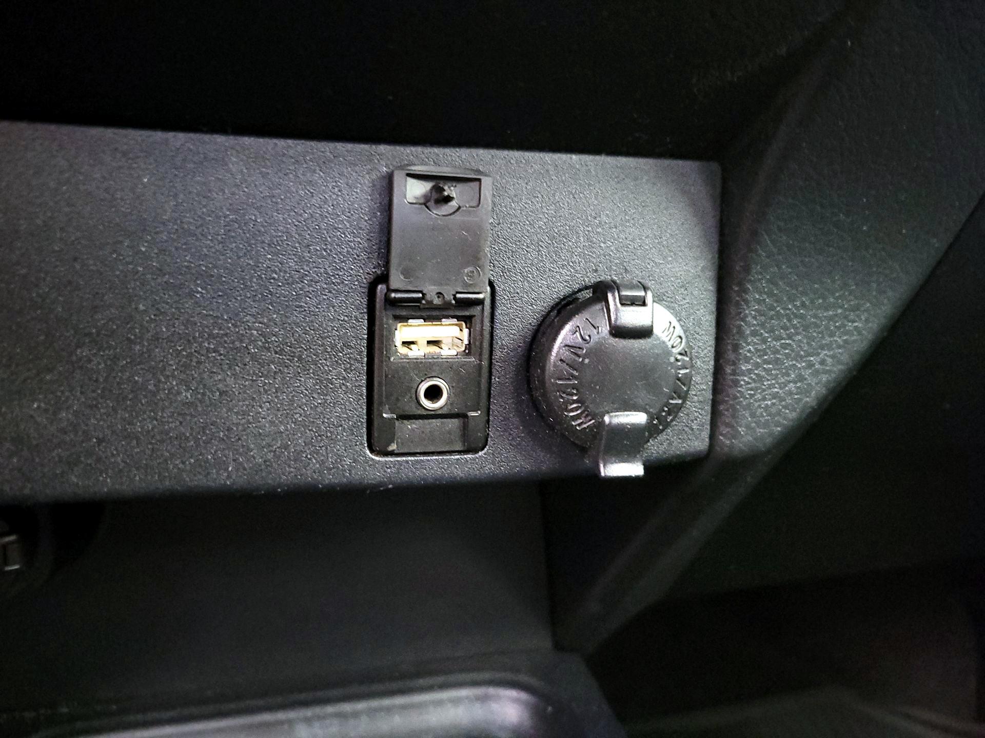 Thumbnail: 2016 Toyota RAV4 - 18