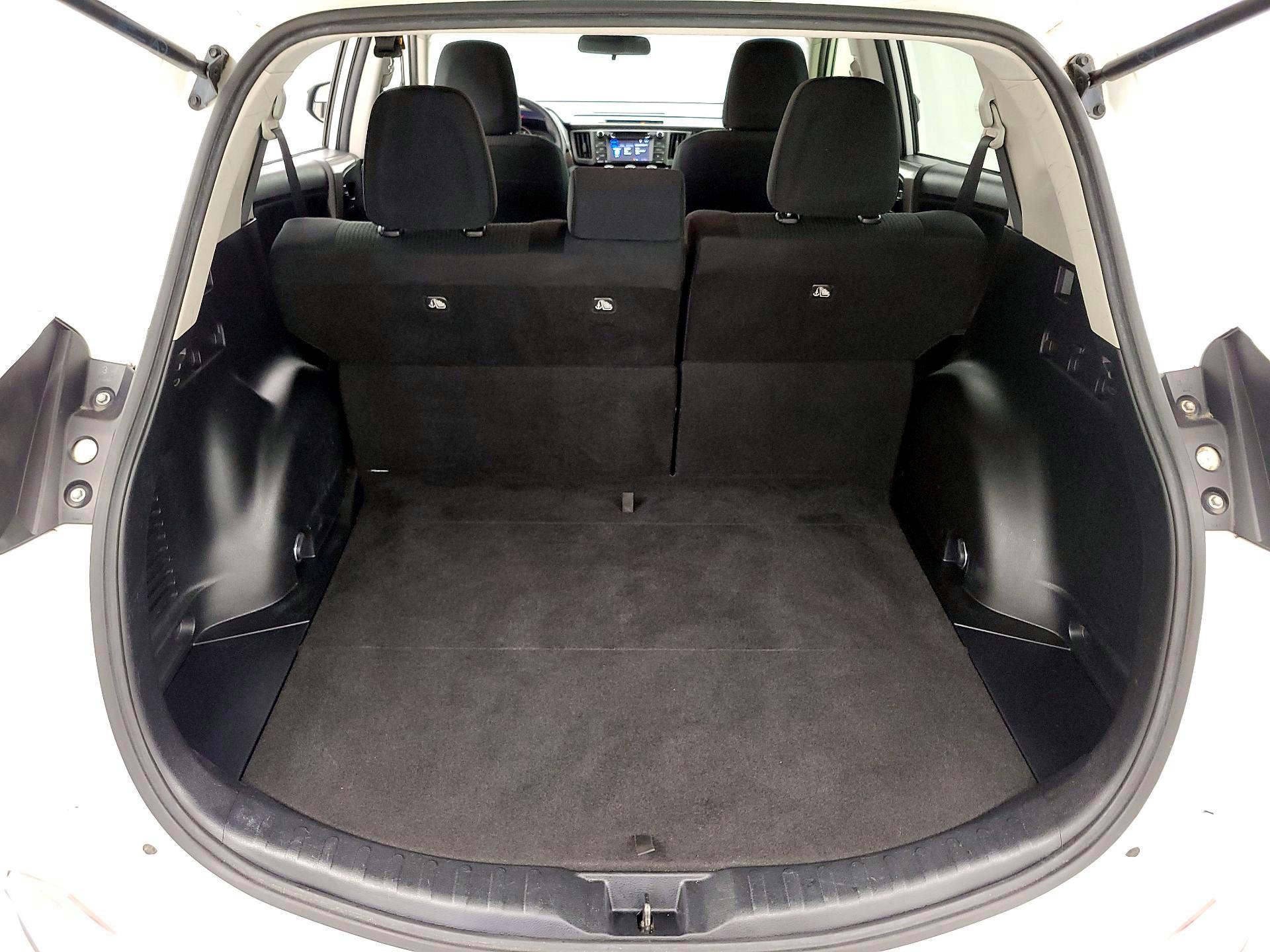 Thumbnail: 2016 Toyota RAV4 - 20
