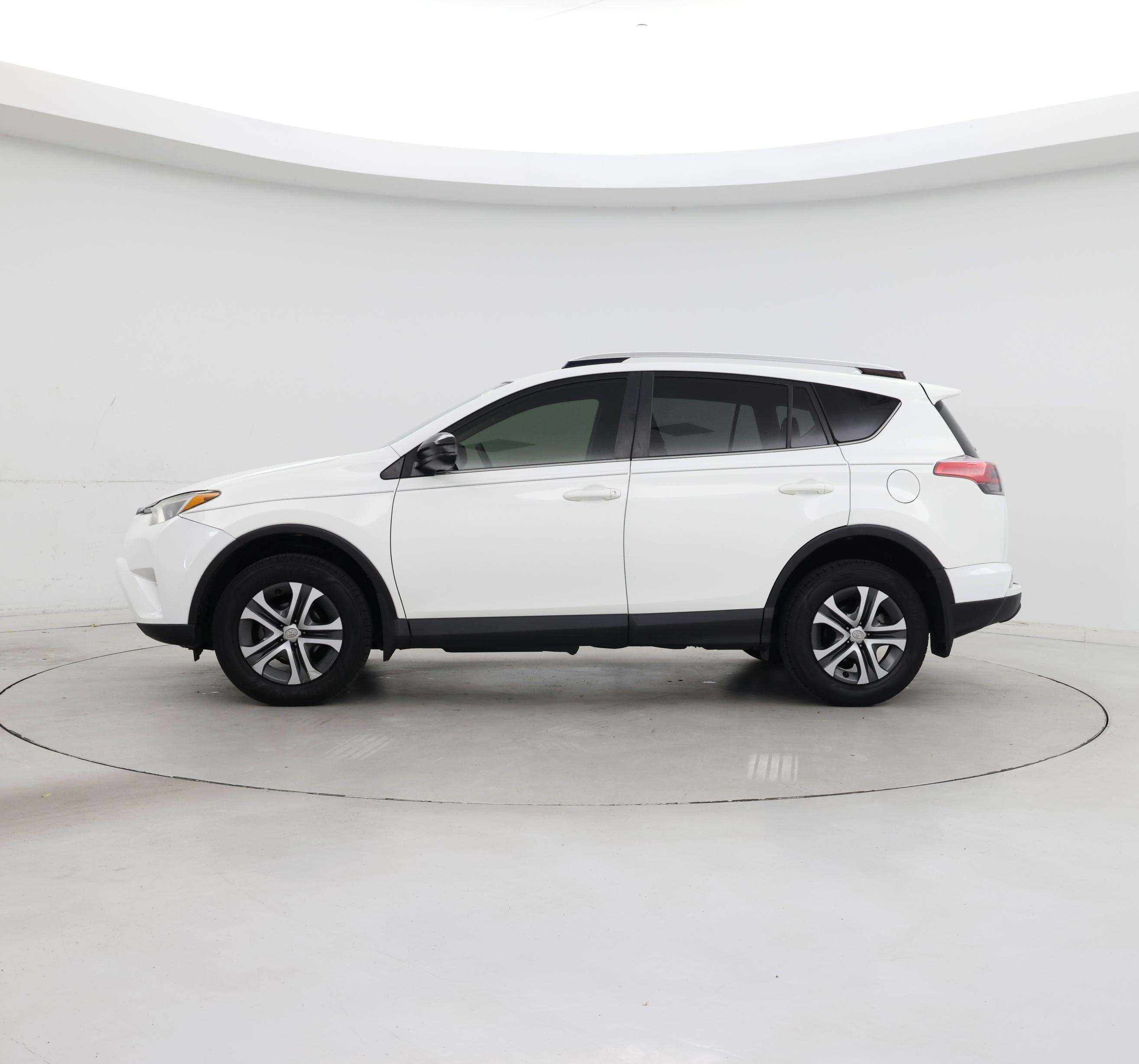 Thumbnail: 2016 Toyota RAV4 - 3