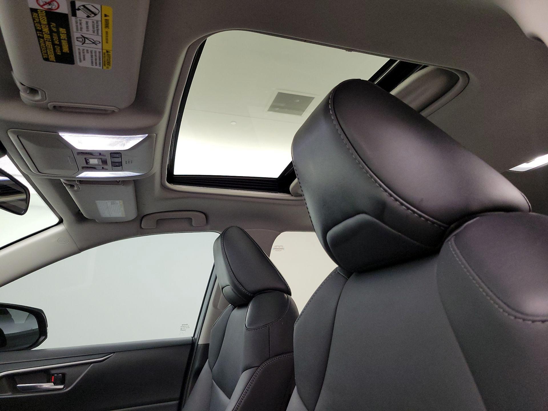 Thumbnail: 2022 Toyota RAV4 - 19