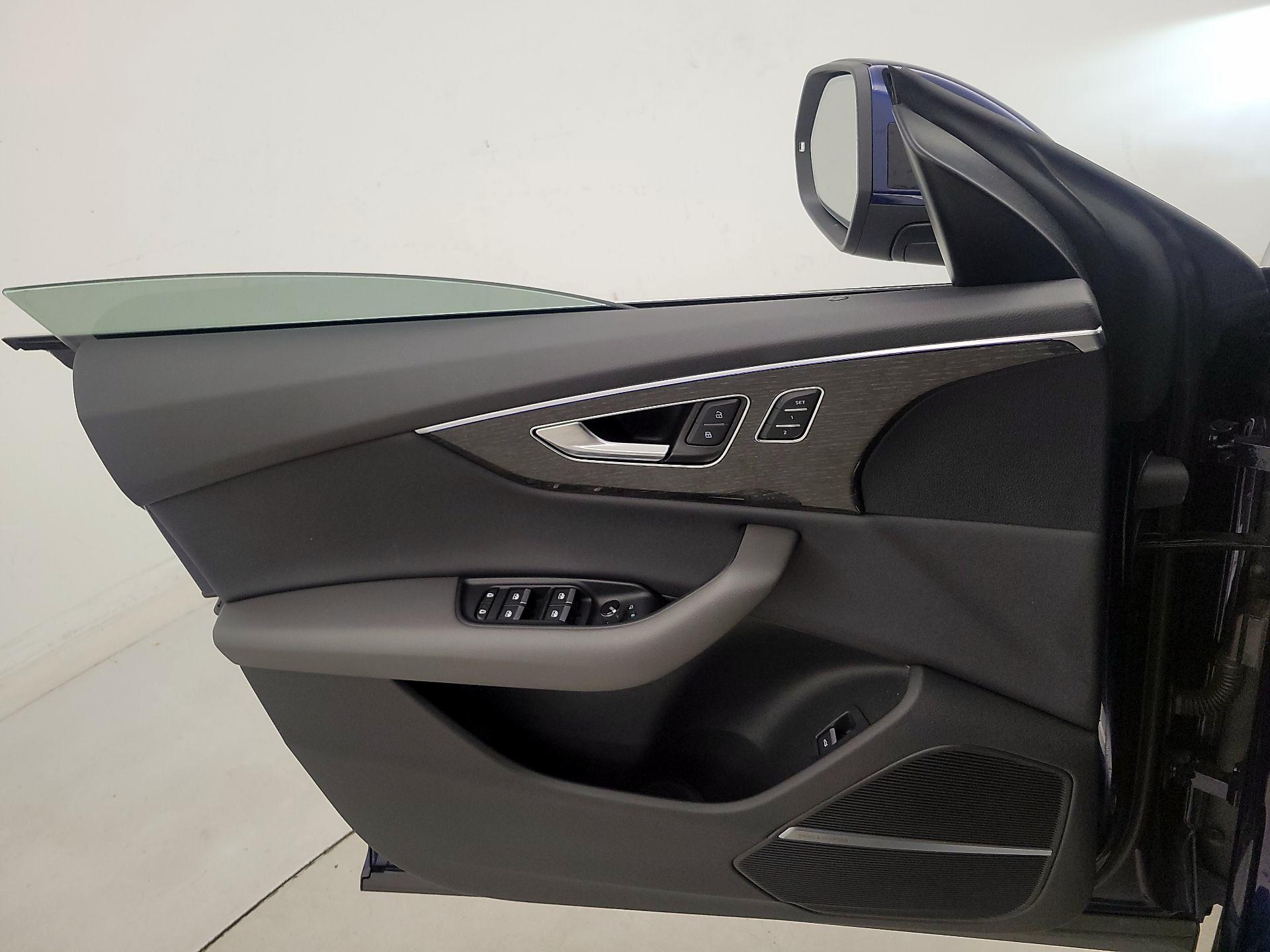 Thumbnail: 2020 Audi Q8 - 12