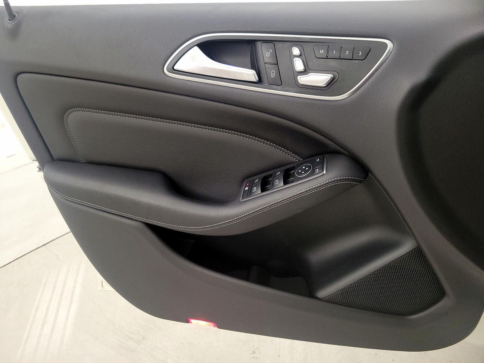 Thumbnail: 2016 Mercedes-Benz B-Class - 12