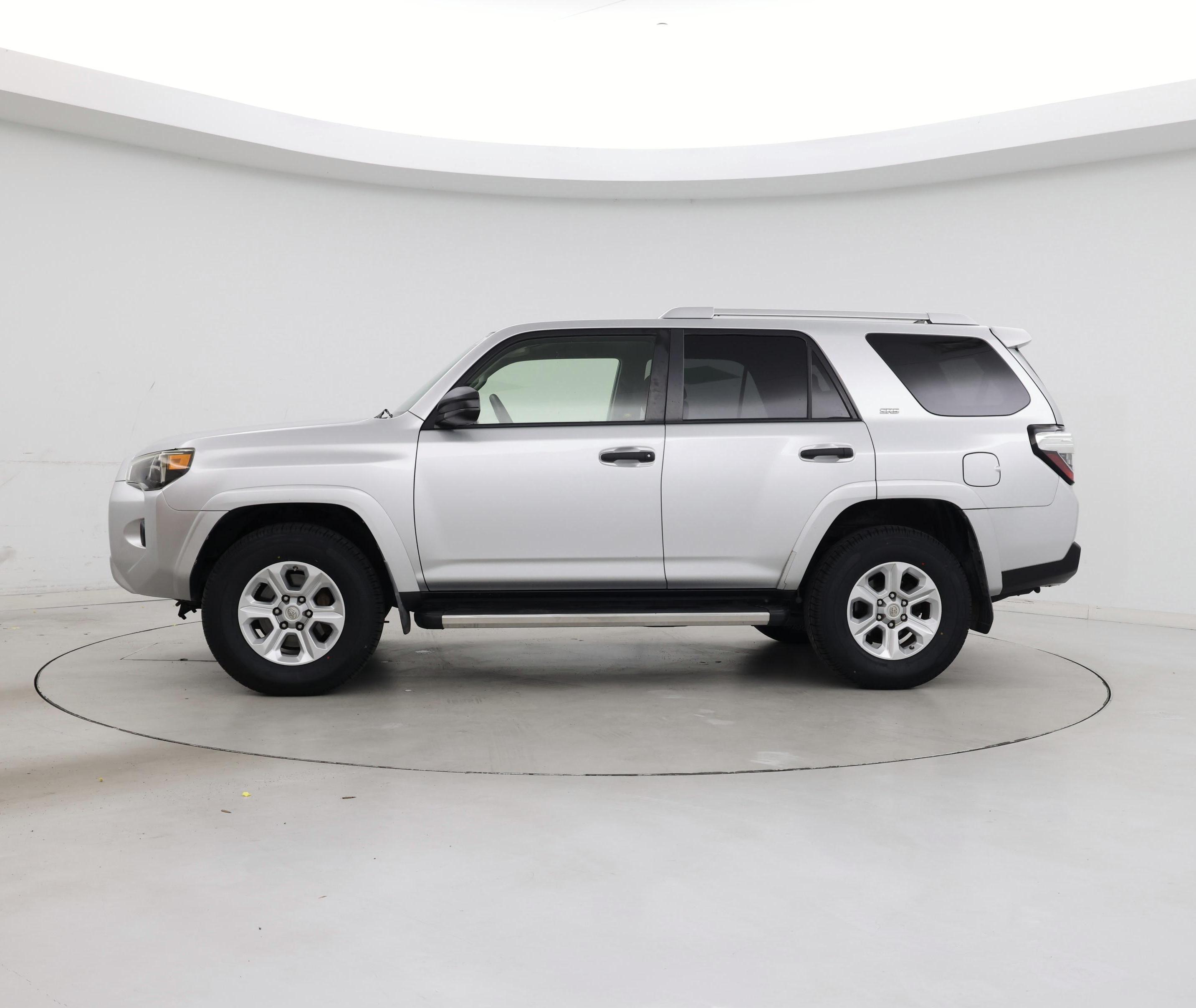 Thumbnail: 2015 Toyota 4Runner - 3