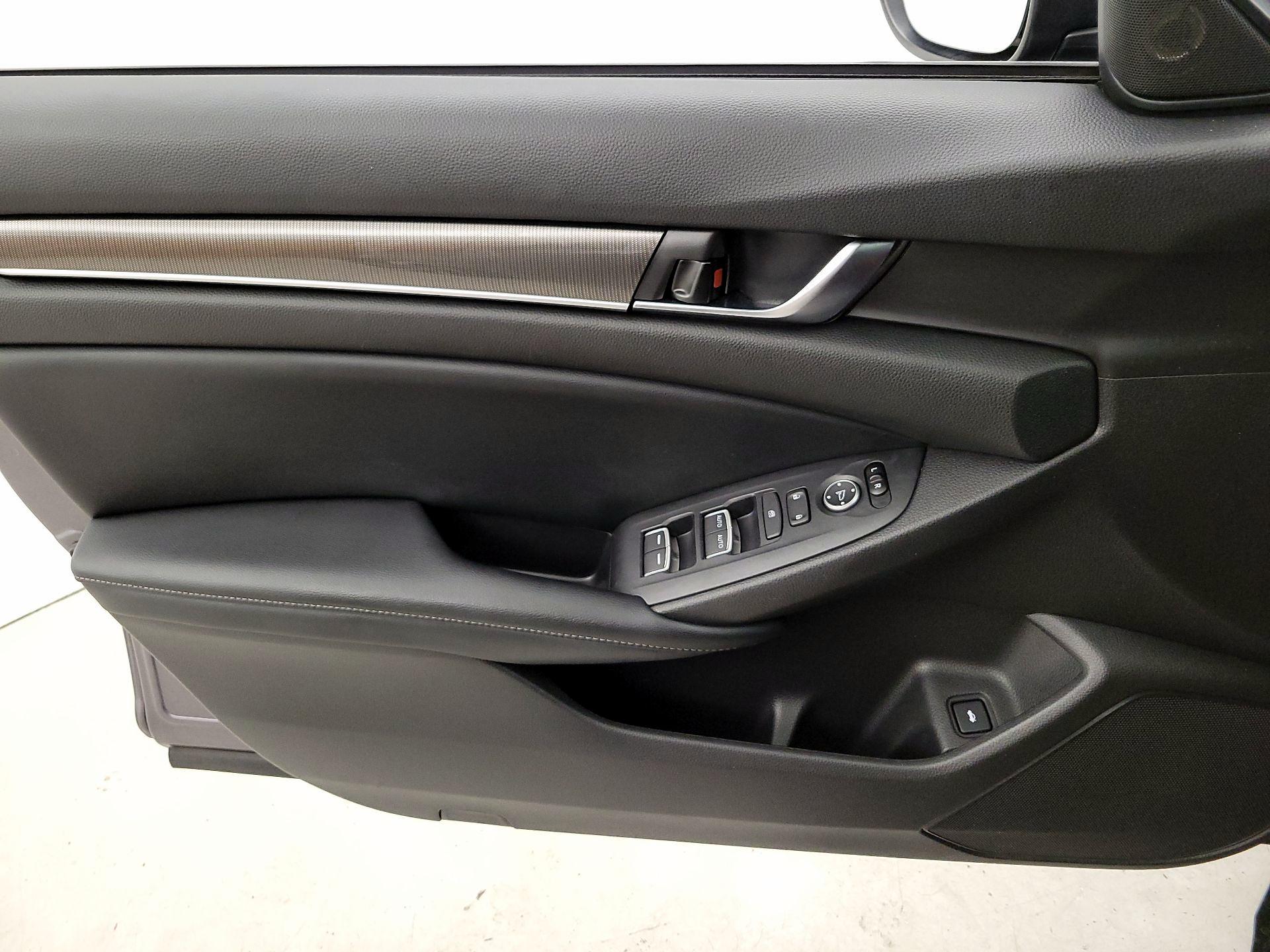 Thumbnail: 2018 Honda Accord - 12