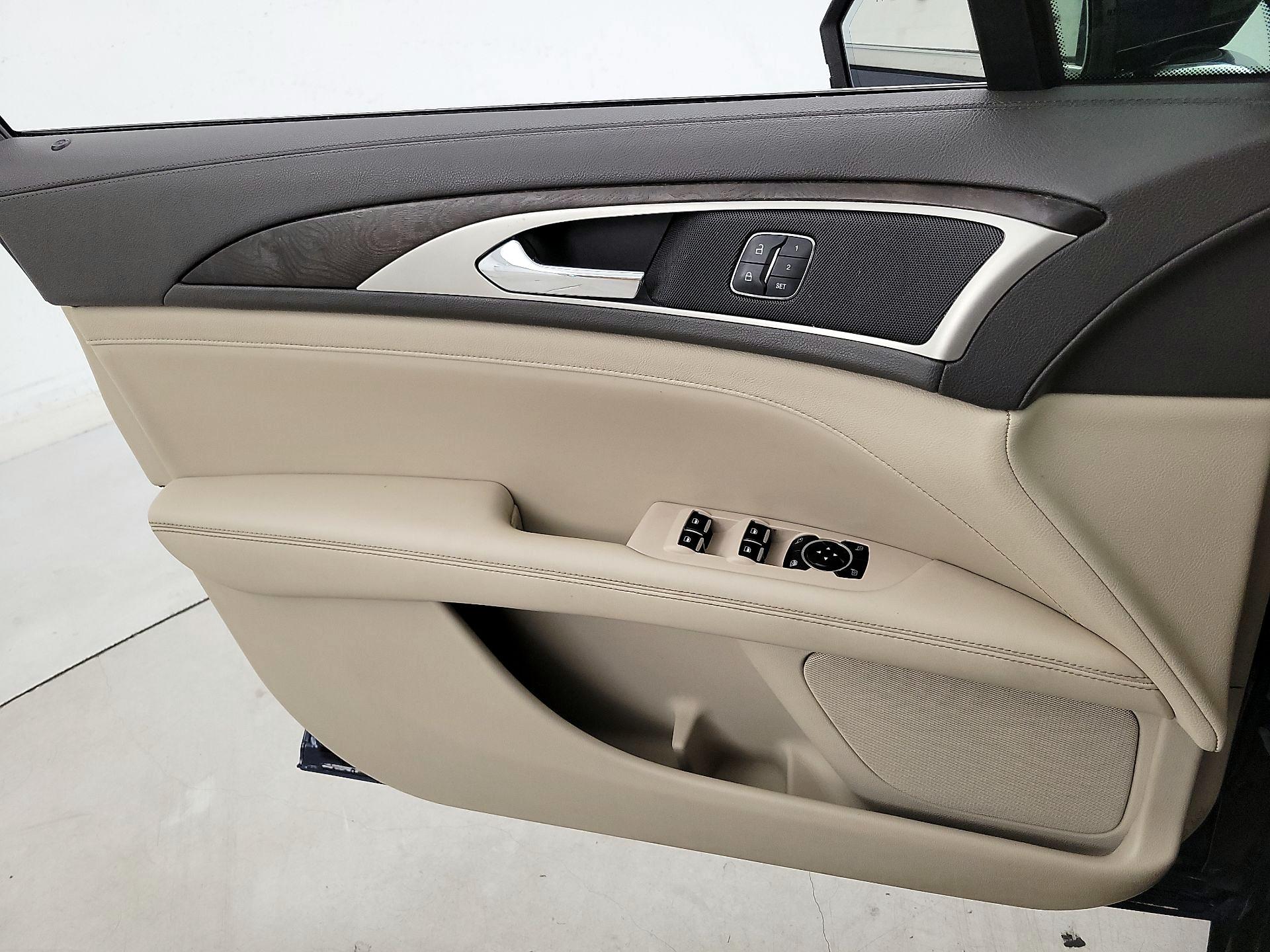 Thumbnail: 2017 Lincoln MKZ - 12