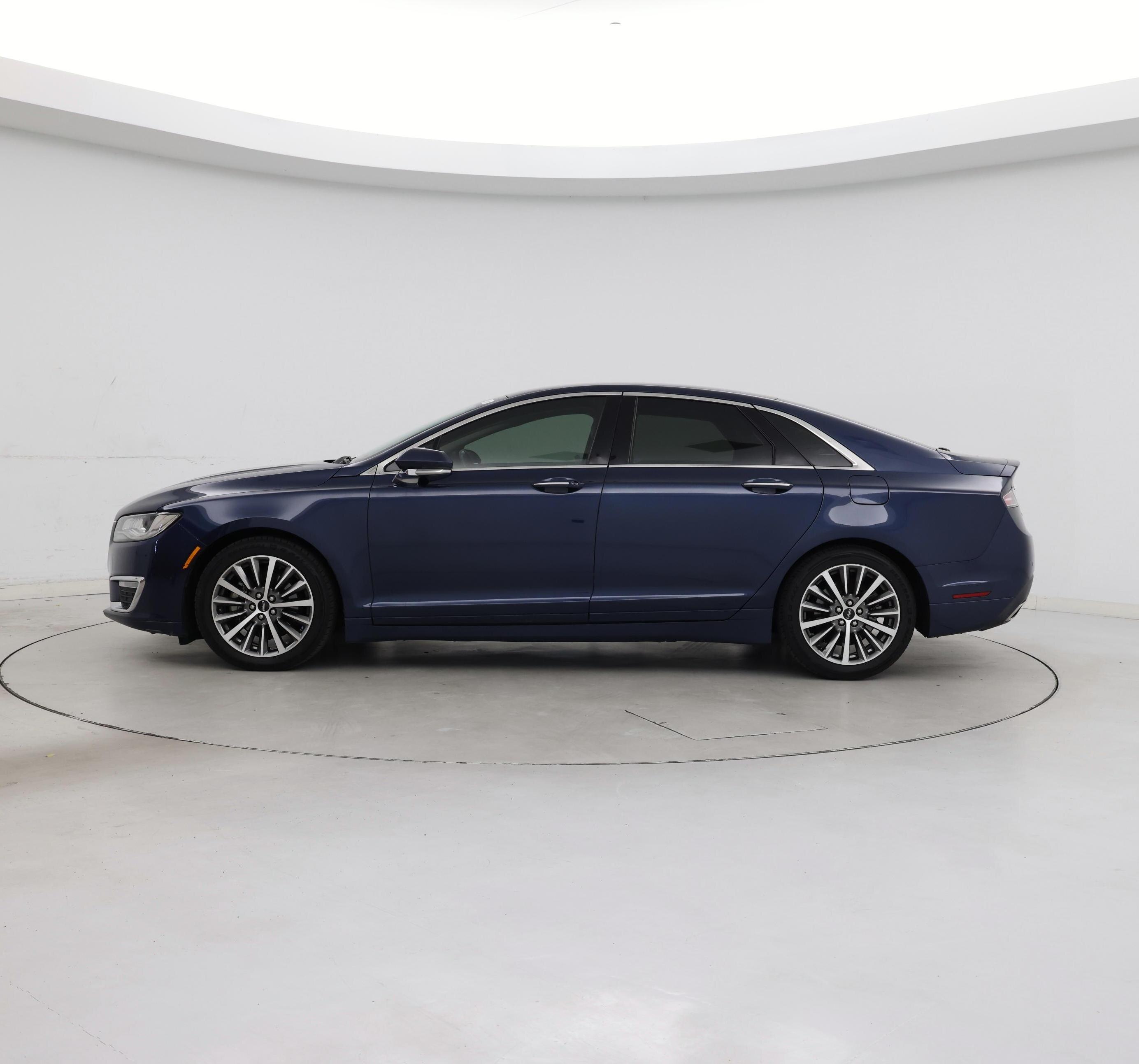 Thumbnail: 2017 Lincoln MKZ - 3