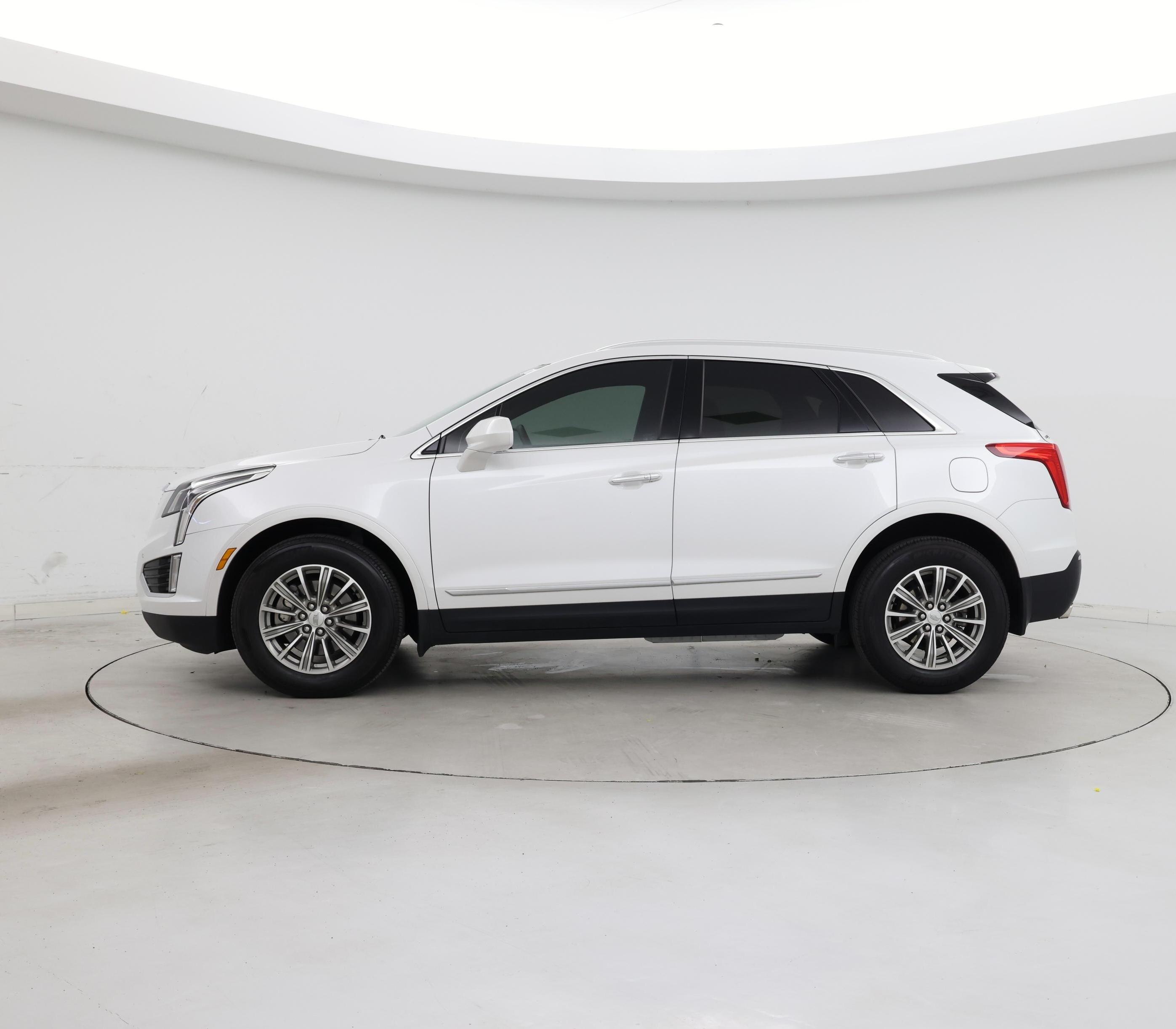 Thumbnail: 2018 Cadillac XT5 - 3