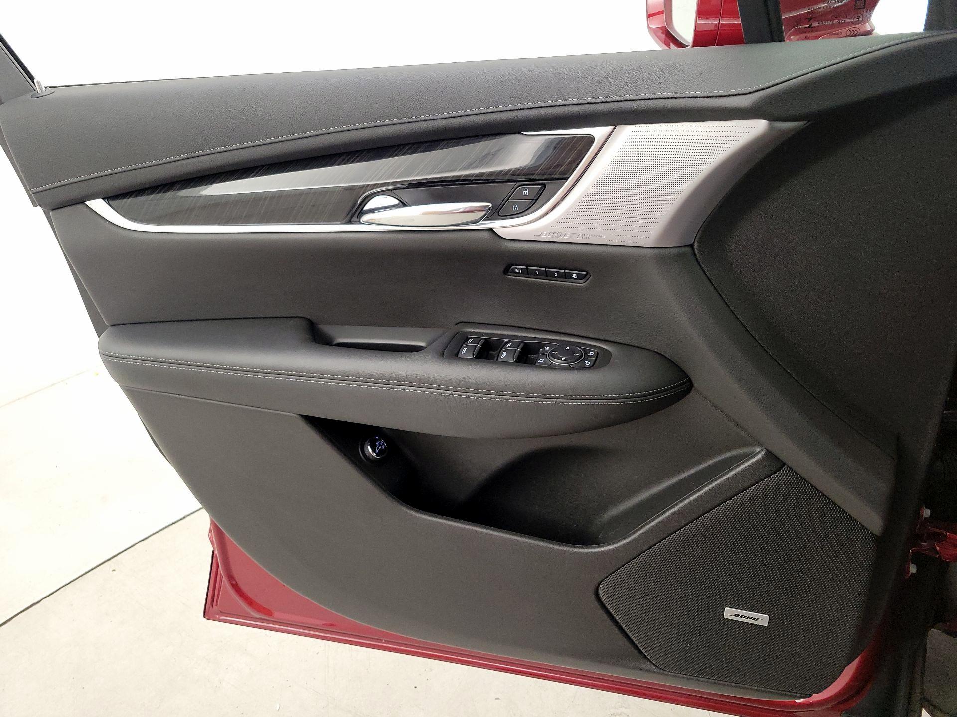 Thumbnail: 2020 Cadillac XT6 - 12