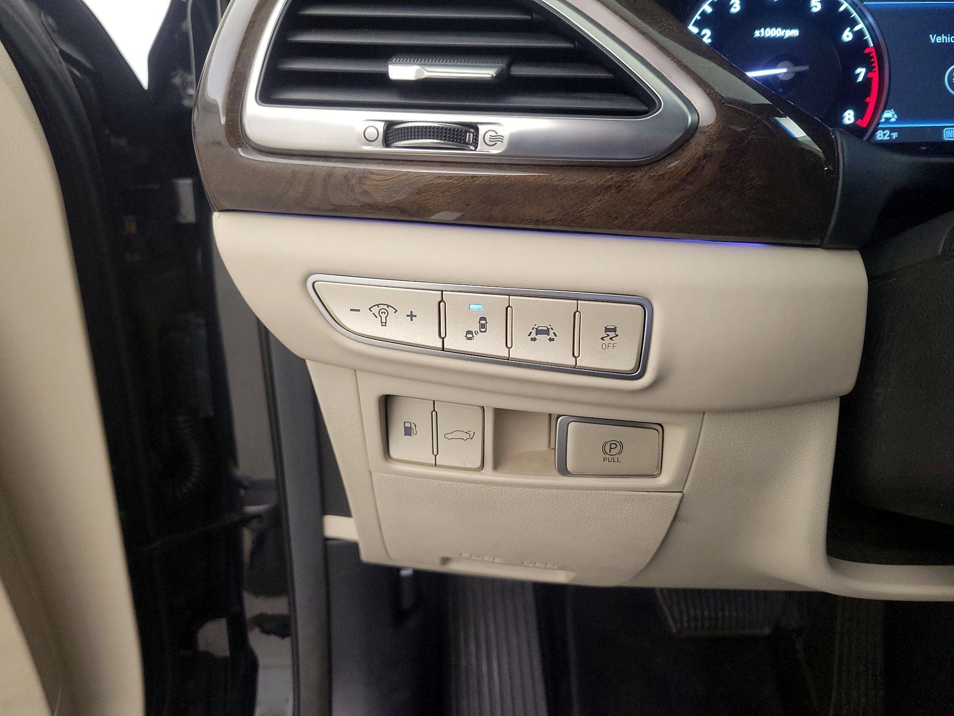 Thumbnail: 2017 Genesis G90 - 13