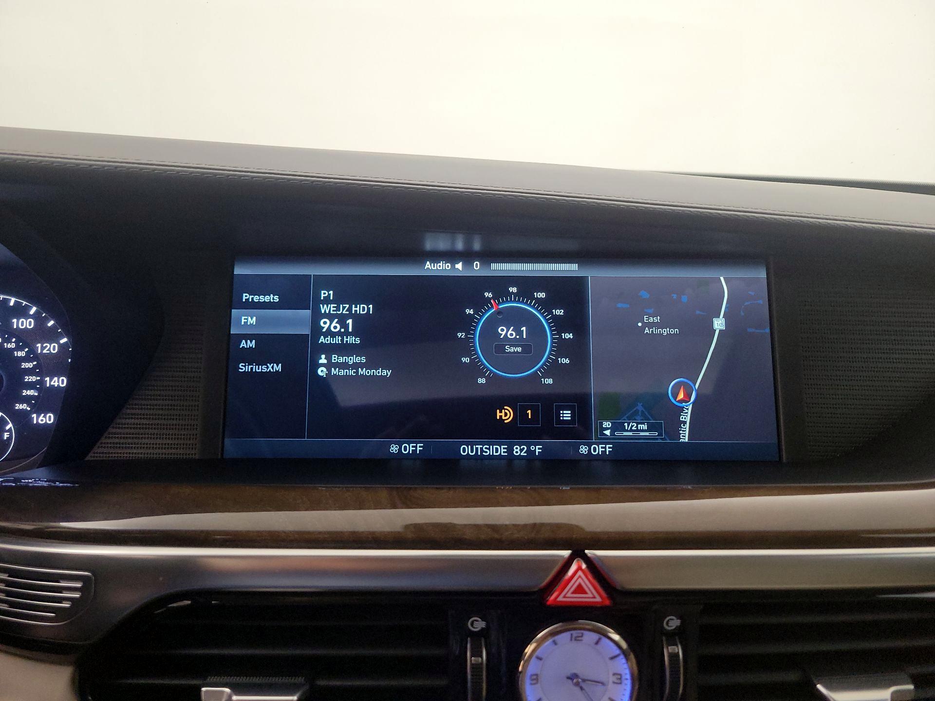 Thumbnail: 2017 Genesis G90 - 16