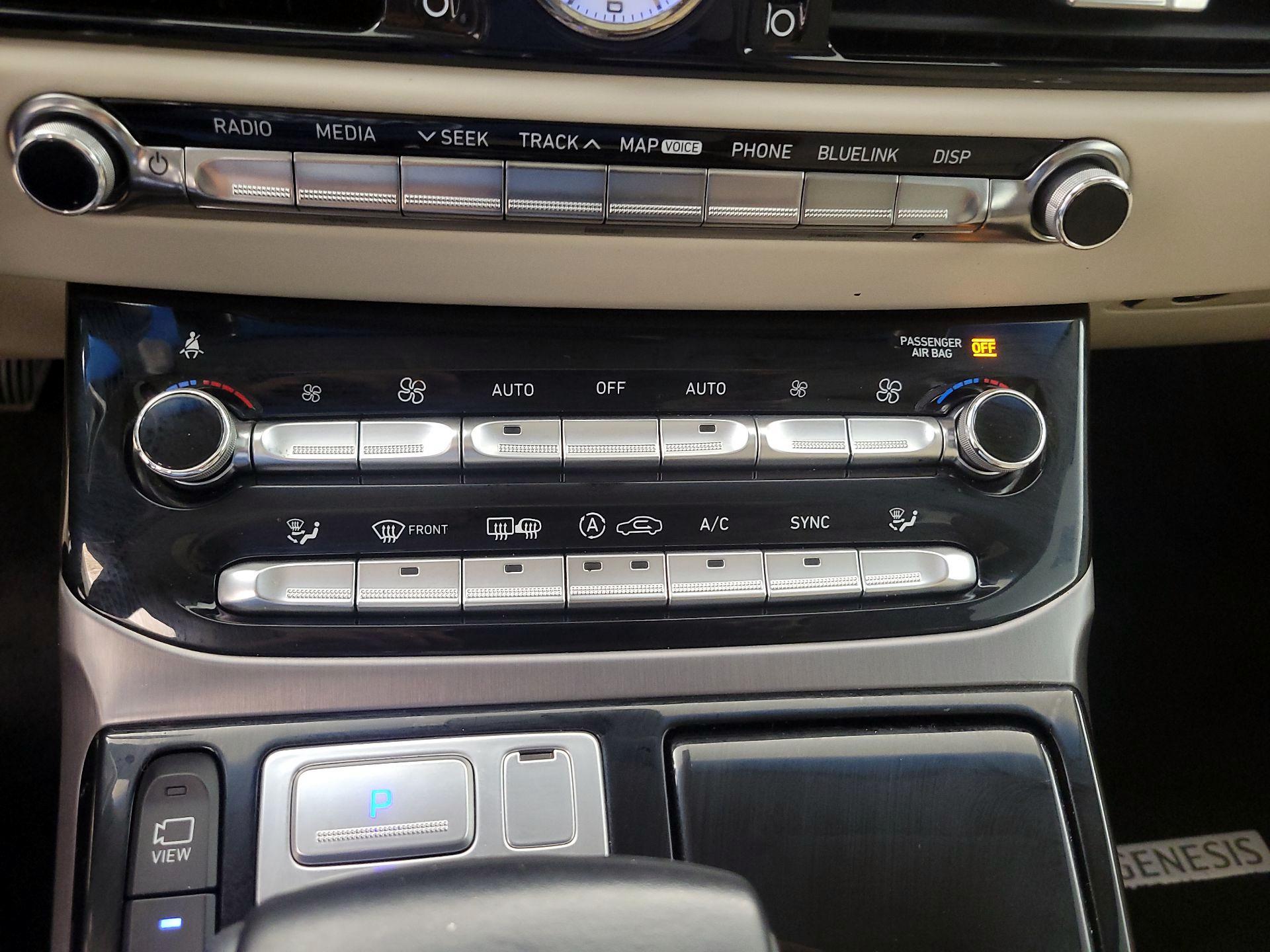 Thumbnail: 2017 Genesis G90 - 17