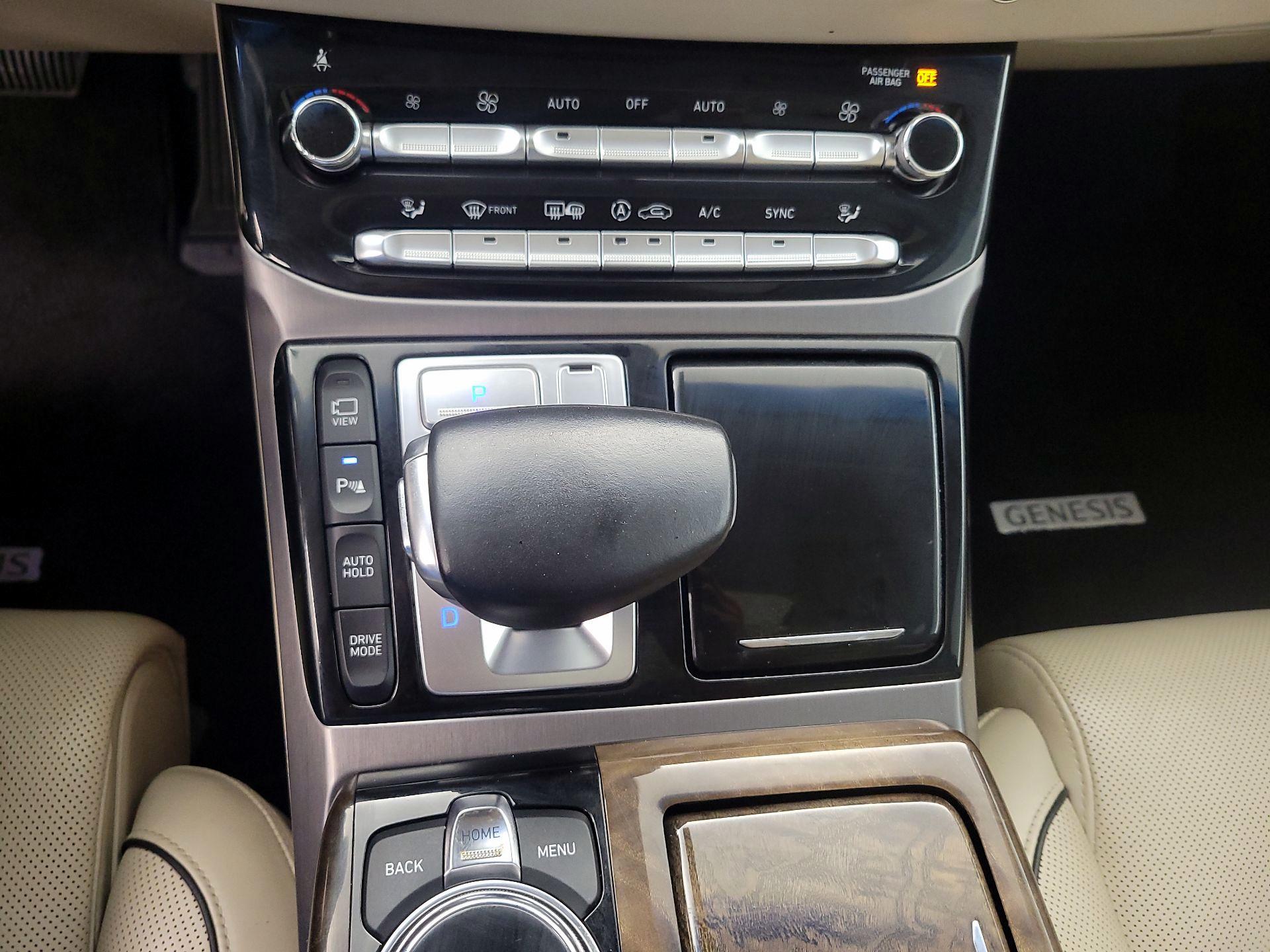 Thumbnail: 2017 Genesis G90 - 18