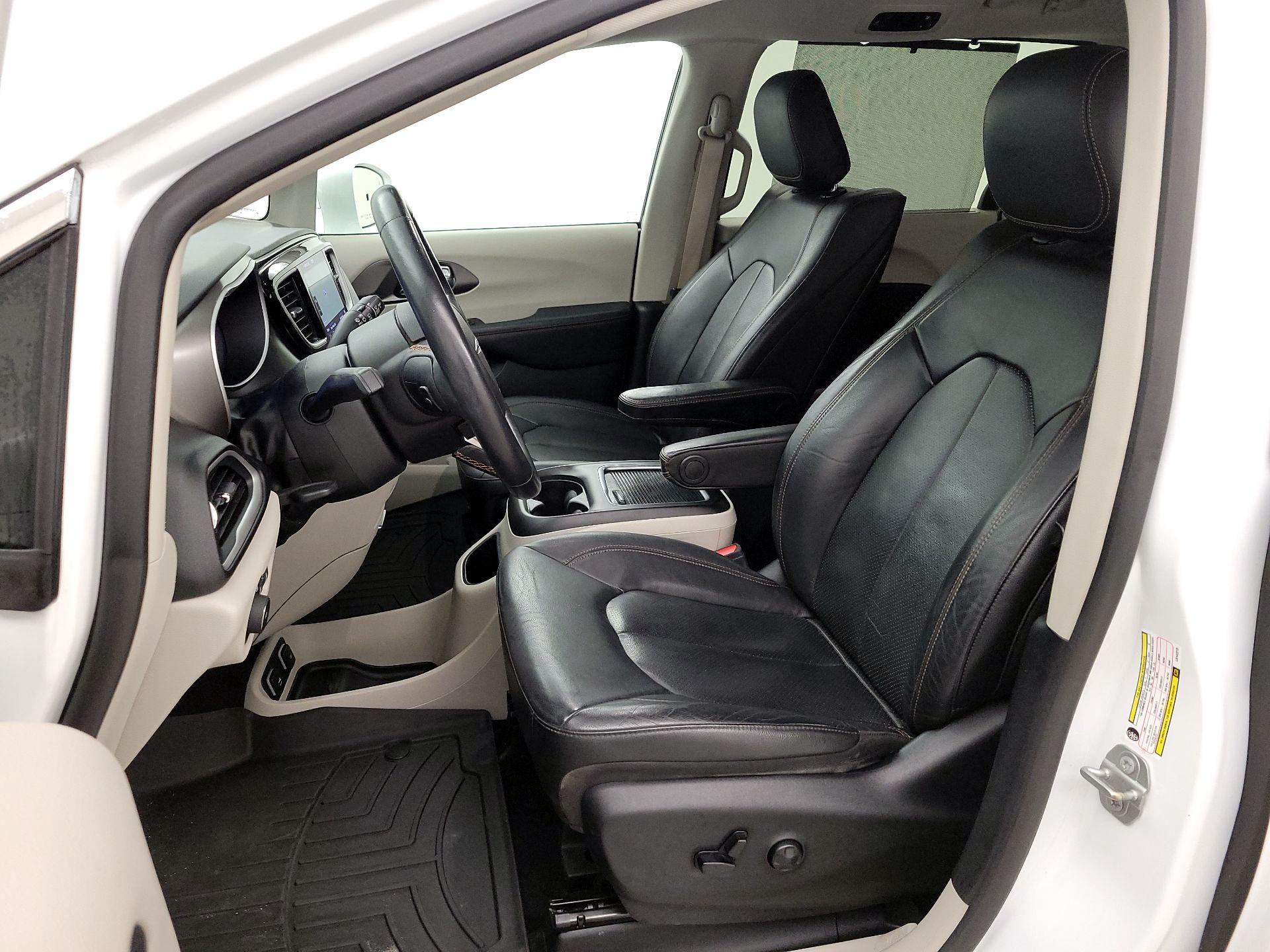 Thumbnail: 2020 Chrysler Pacifica - 11