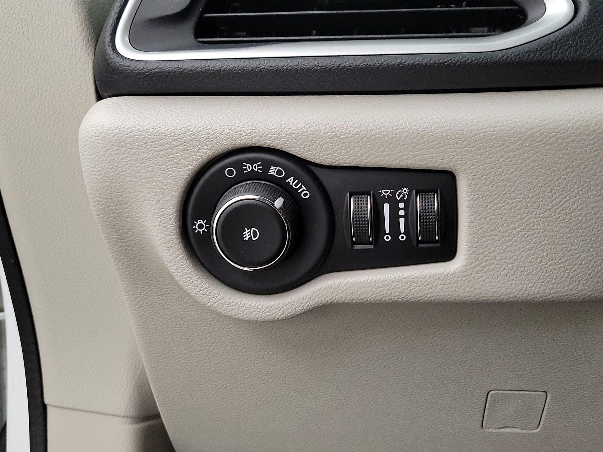 Thumbnail: 2020 Chrysler Pacifica - 13