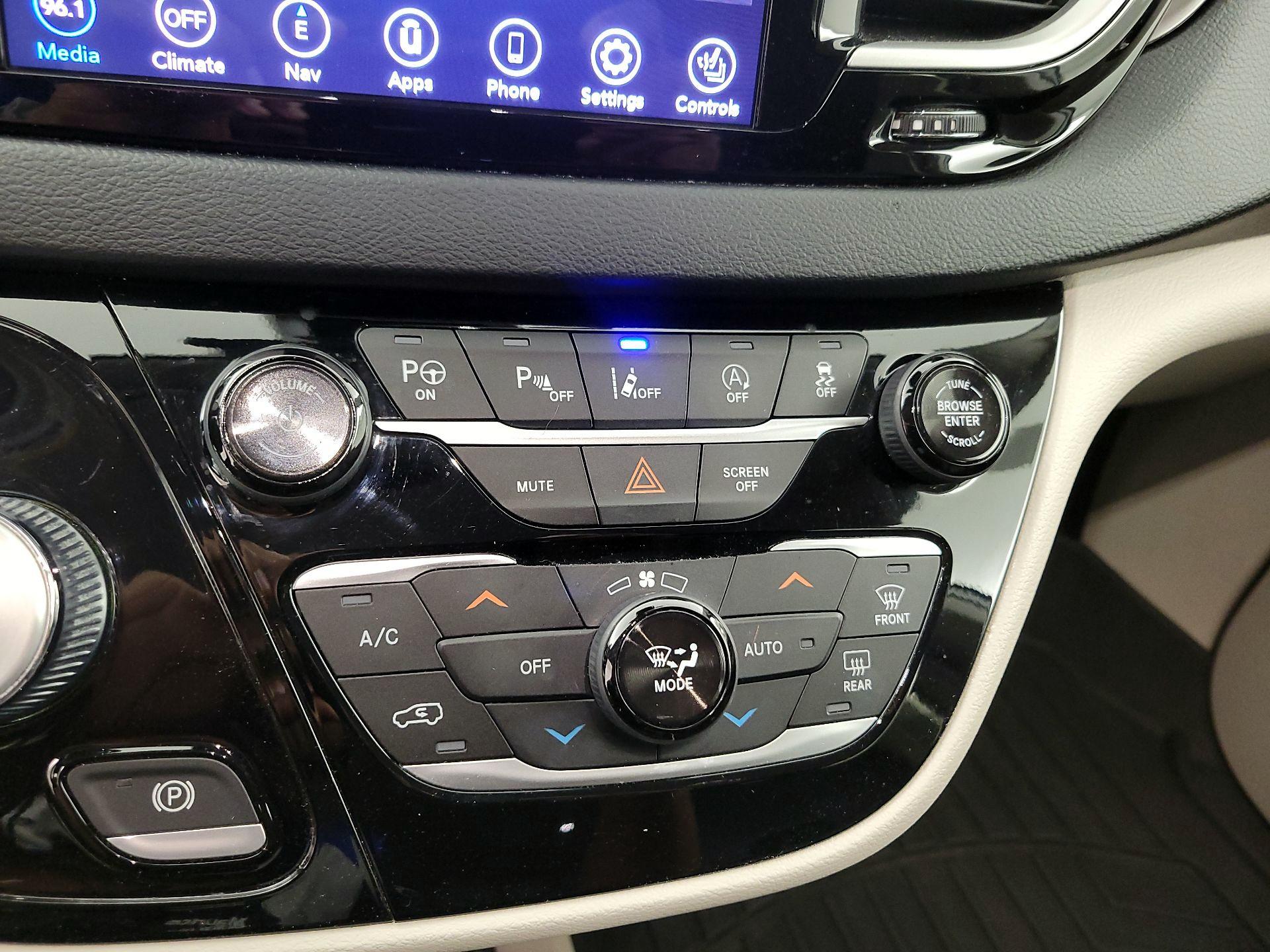 Thumbnail: 2020 Chrysler Pacifica - 17