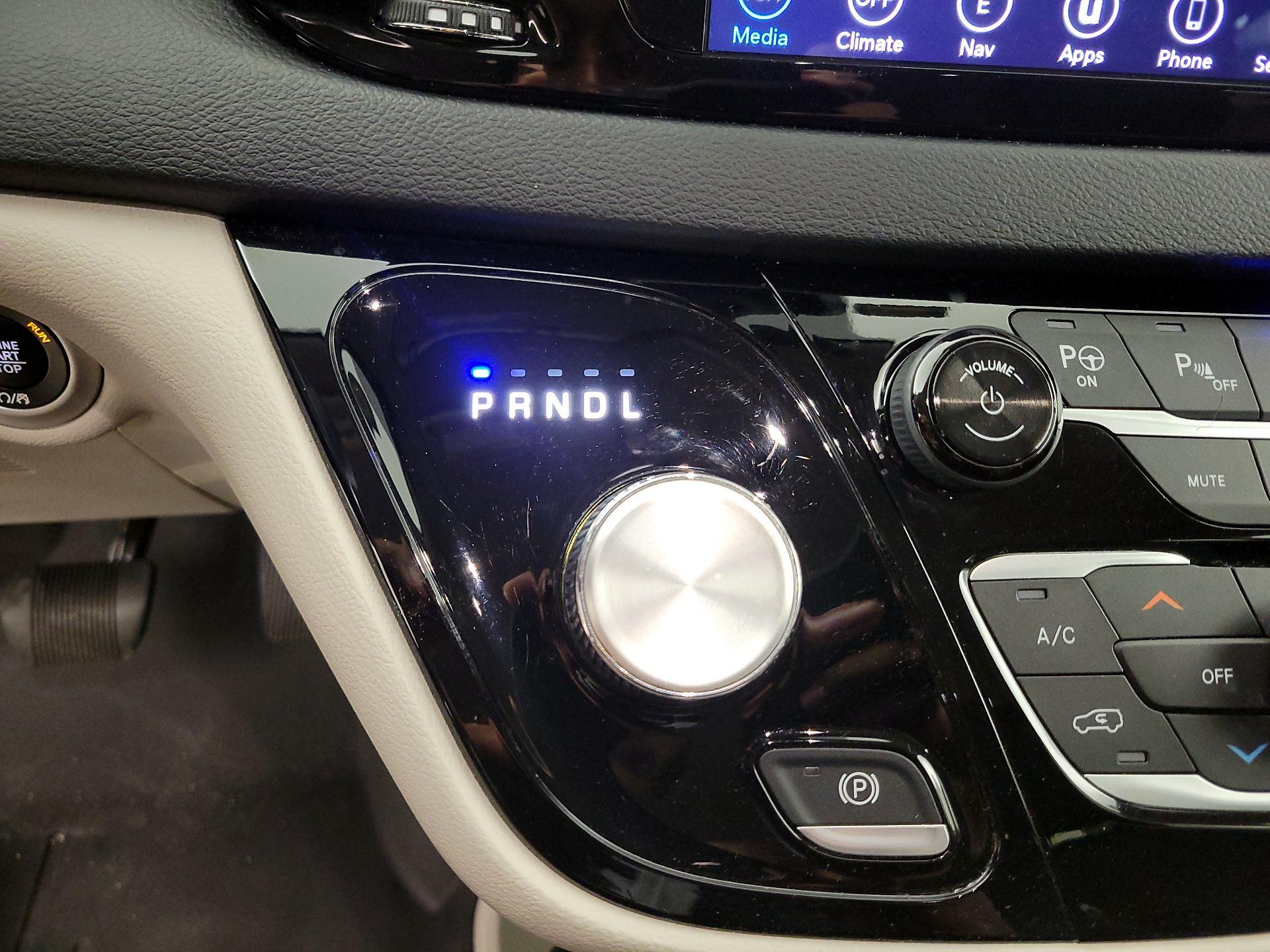 Thumbnail: 2020 Chrysler Pacifica - 18