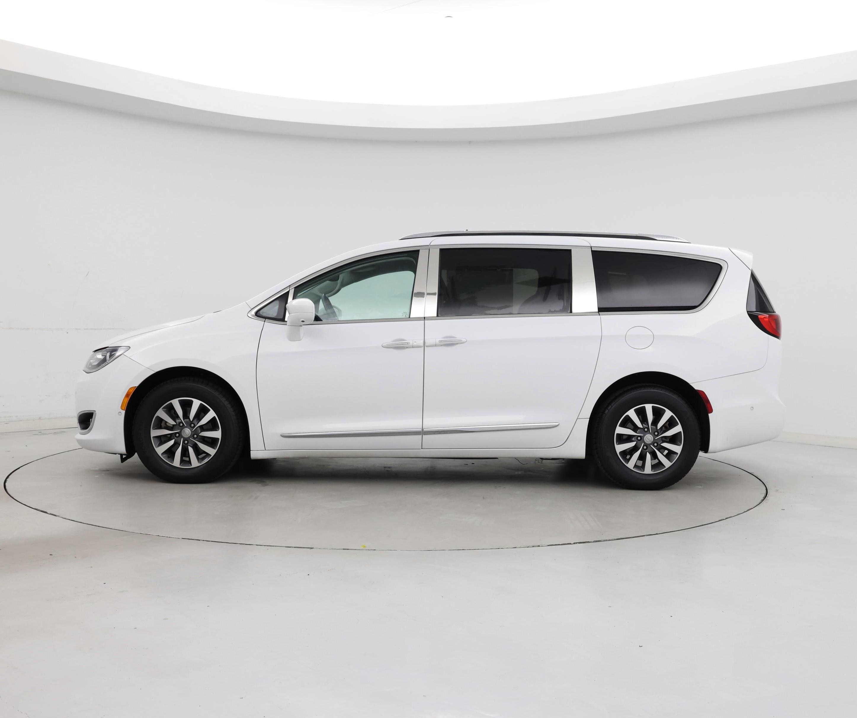 Thumbnail: 2020 Chrysler Pacifica - 3