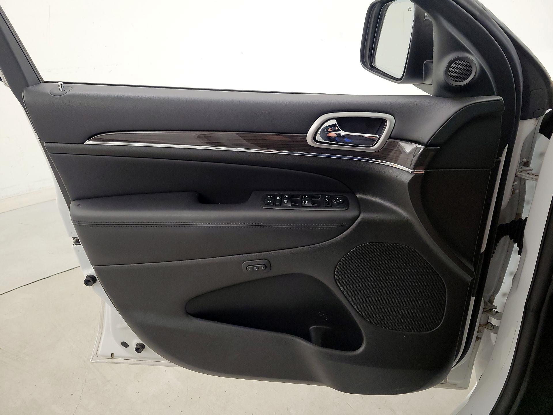 Thumbnail: 2018 Jeep Grand Cherokee - 12