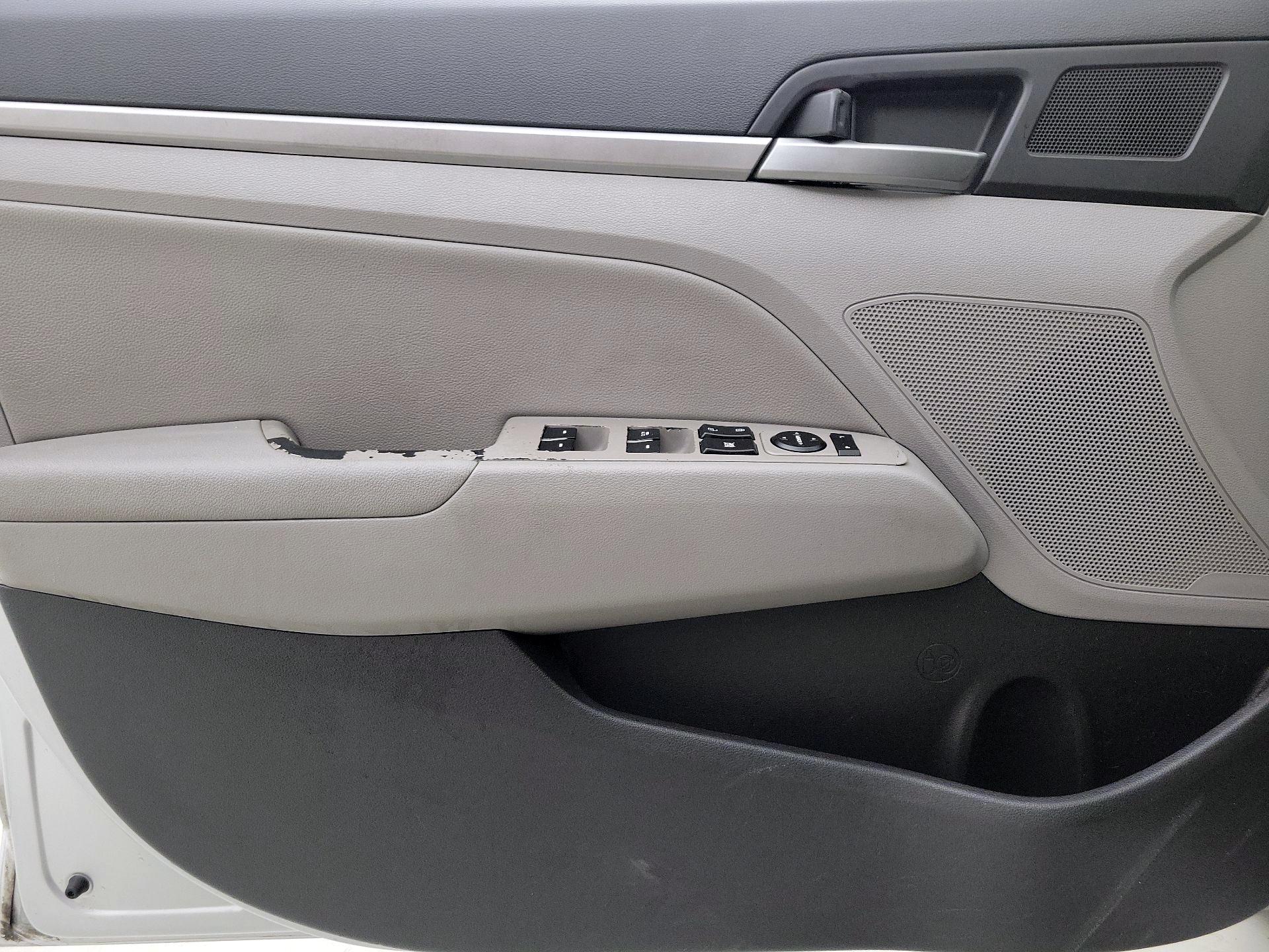 Thumbnail: 2017 Hyundai Elantra - 12