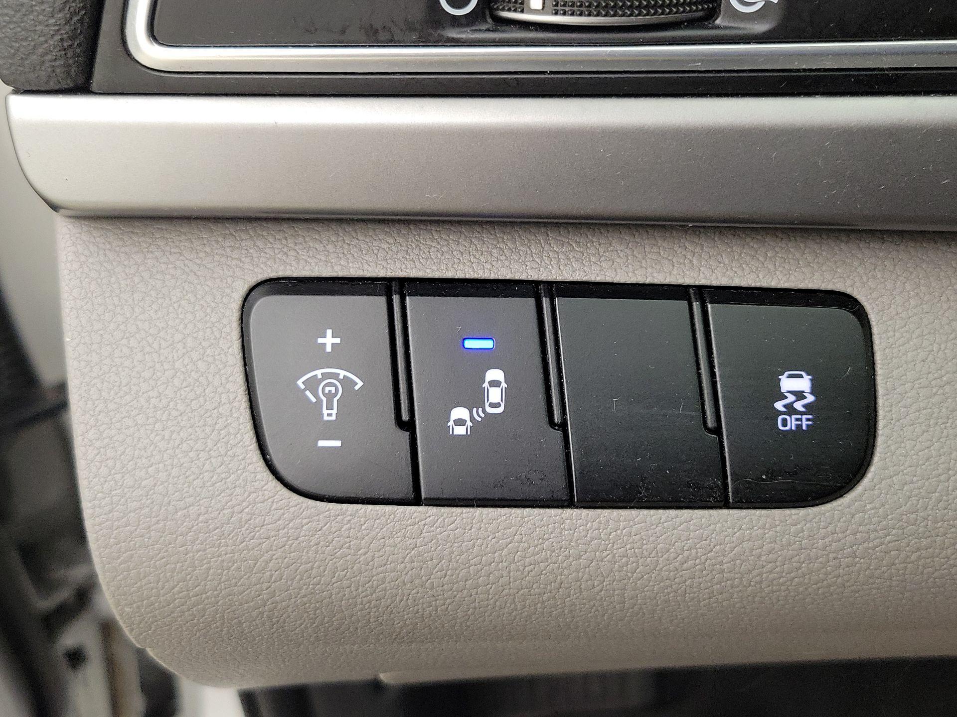 Thumbnail: 2017 Hyundai Elantra - 13