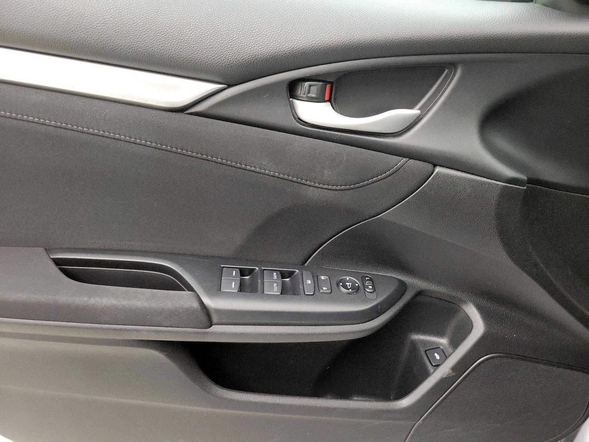 Thumbnail: 2016 Honda Civic - 12