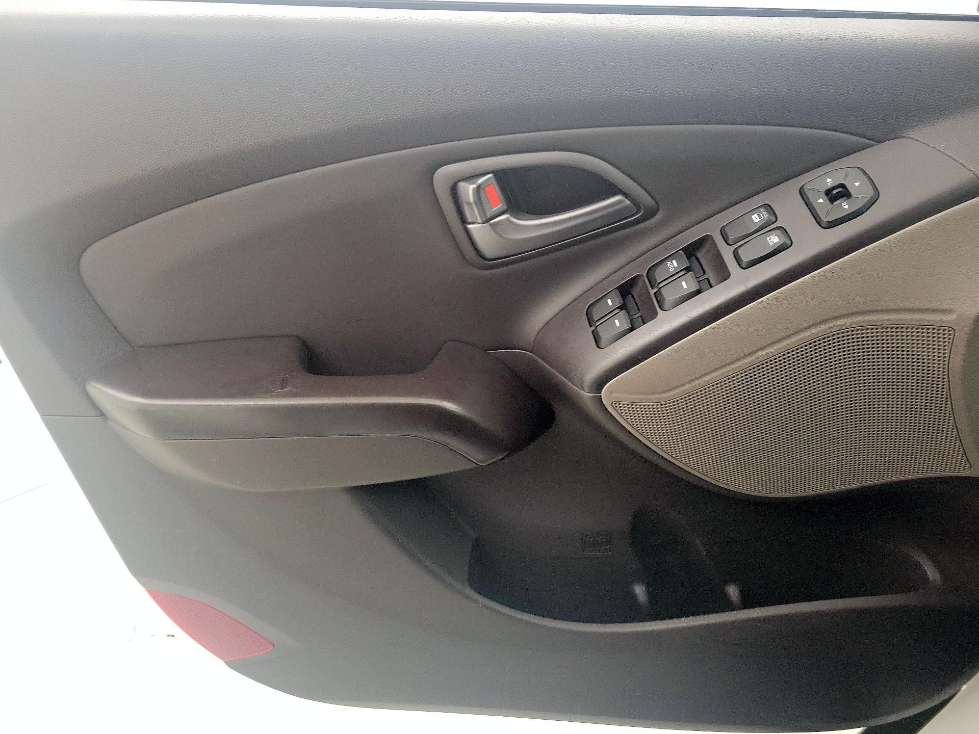 Thumbnail: 2014 Hyundai Tucson - 12