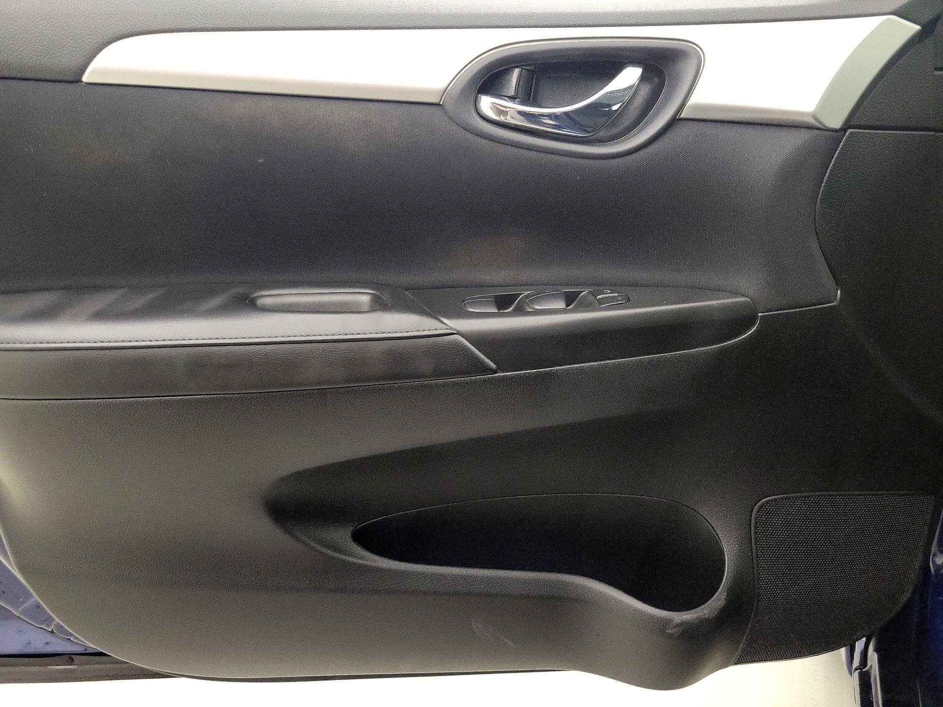 Thumbnail: 2019 Nissan Sentra - 12