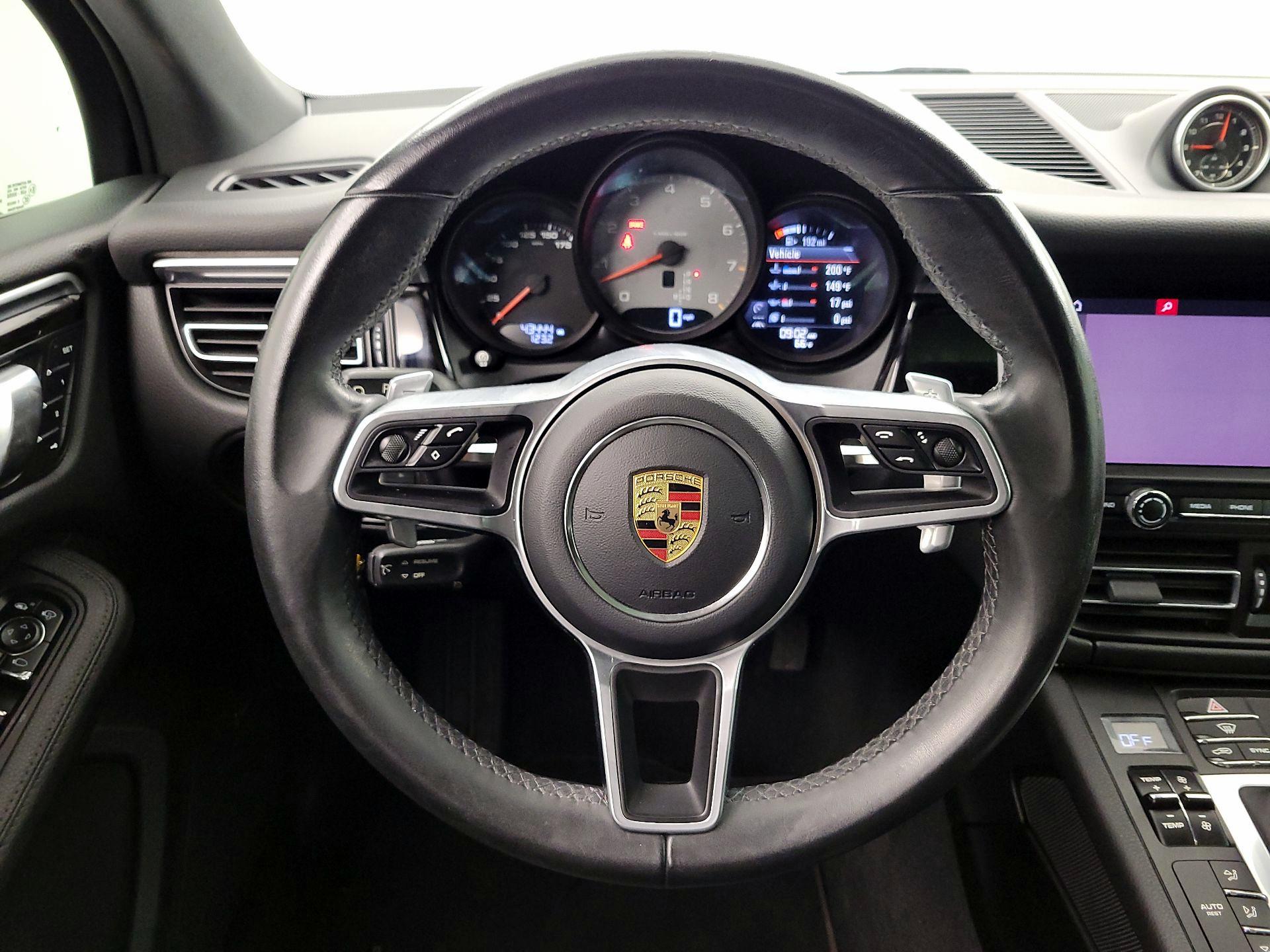 Thumbnail: 2020 Porsche Macan - 10