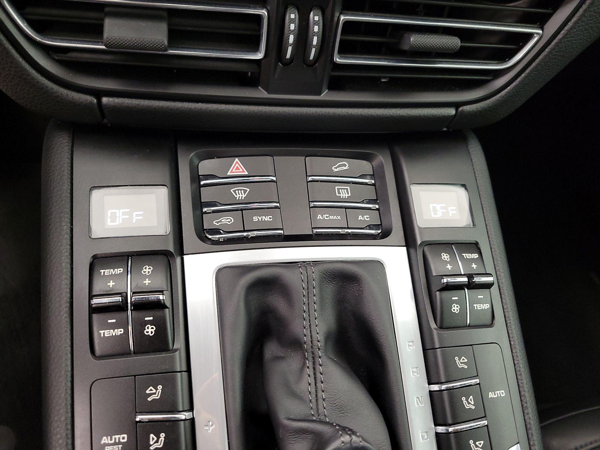 Thumbnail: 2020 Porsche Macan - 17